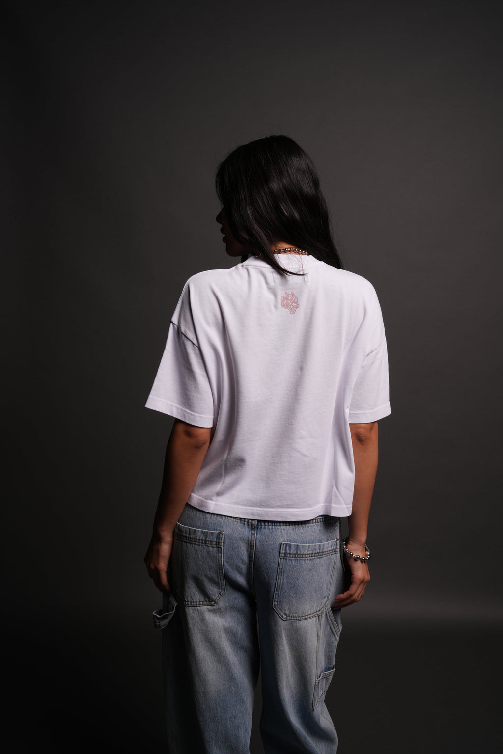 Del Amor Ultrawide "Premium" Crop Tee in White — imagem 2