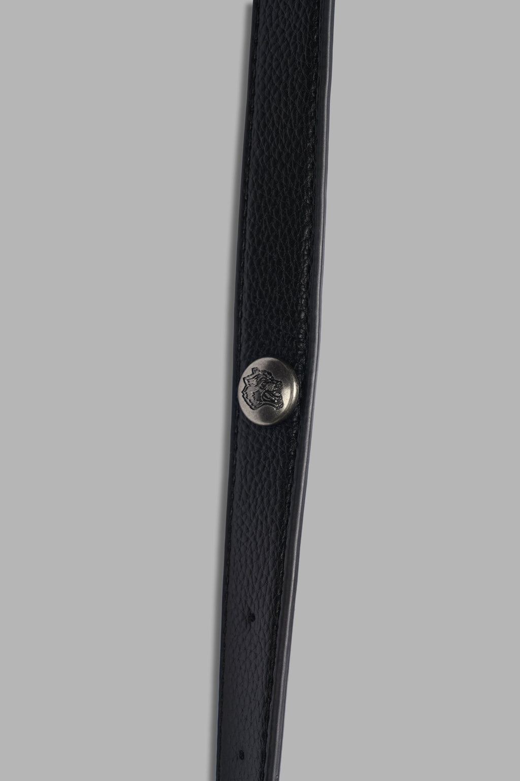 Wolves Chopper Blade Leather Side Bag in Black — imagem 5