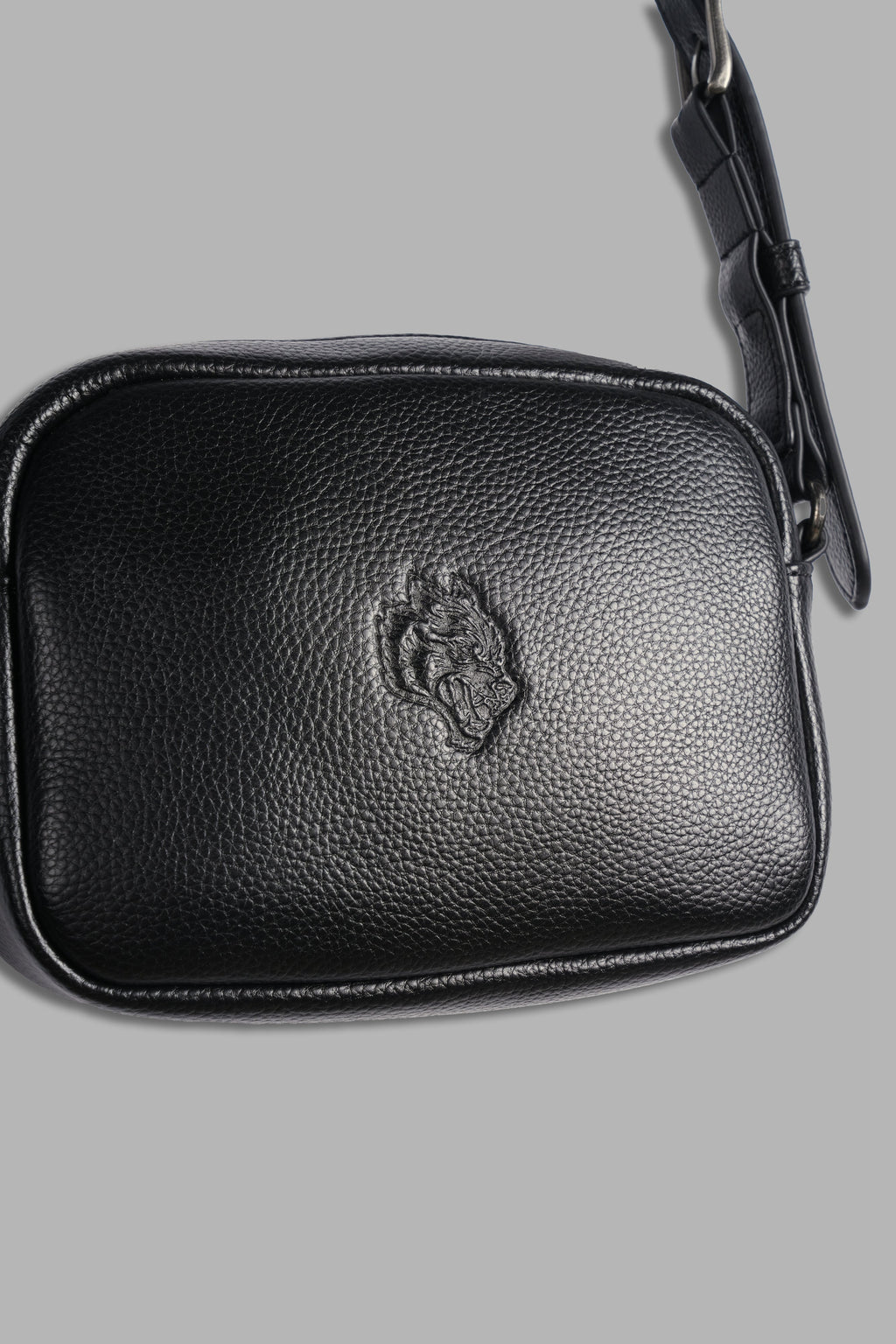 Wolves Chopper Blade Leather Side Bag in Black — imagem 4