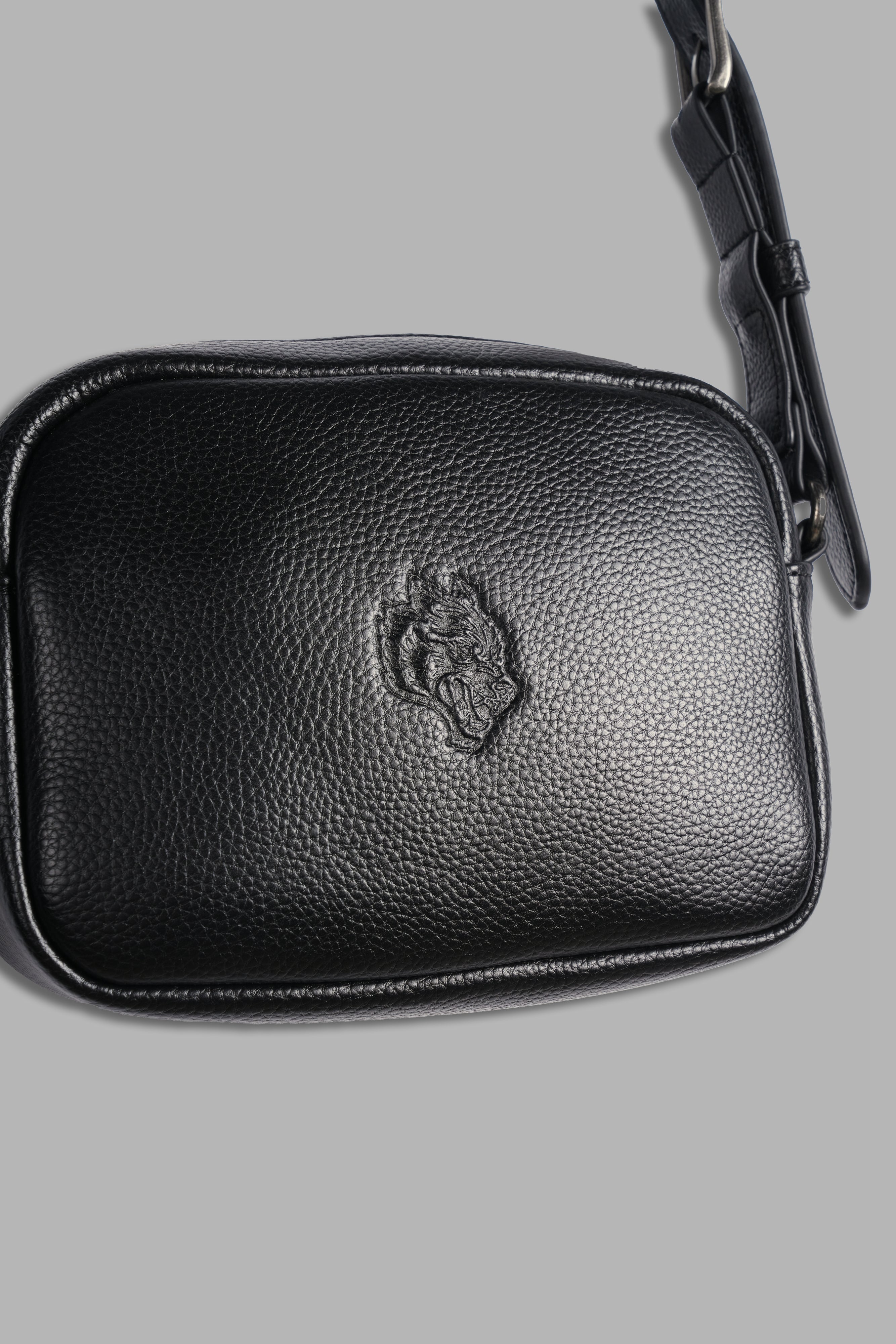 Wolves Chopper Blade Leather Side Bag in Black — imagem 4