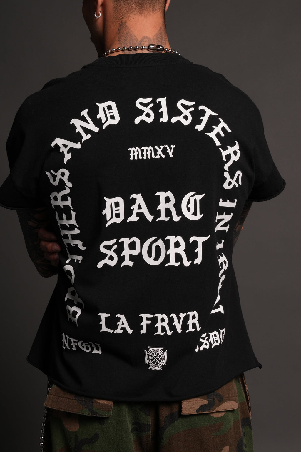 La Cherub Grunge Mid Length Raw Hem Cap Sleeve Tee in Black — imagem 11