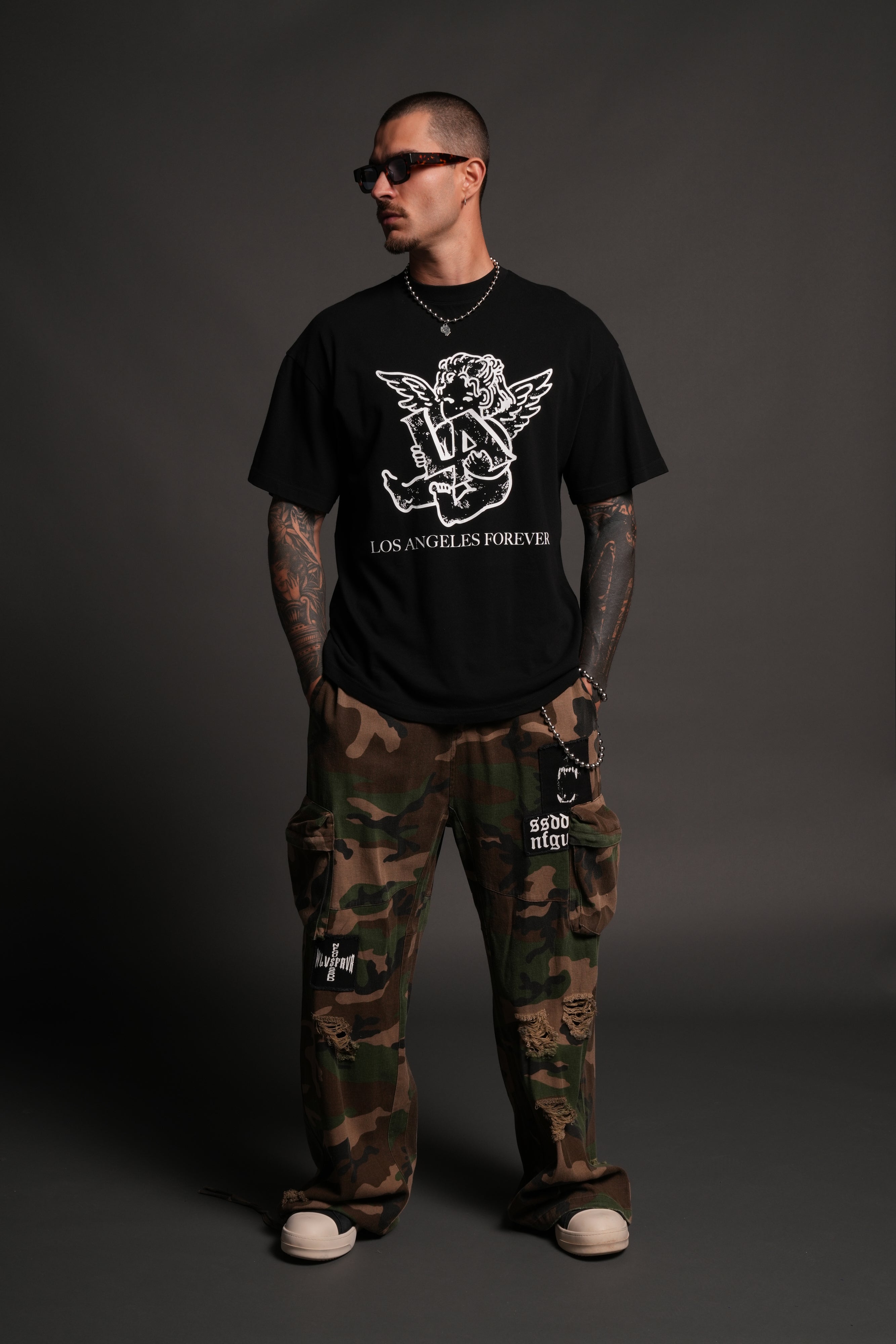 Los Cherub Premium Oversized Tee in Black — imagem 5