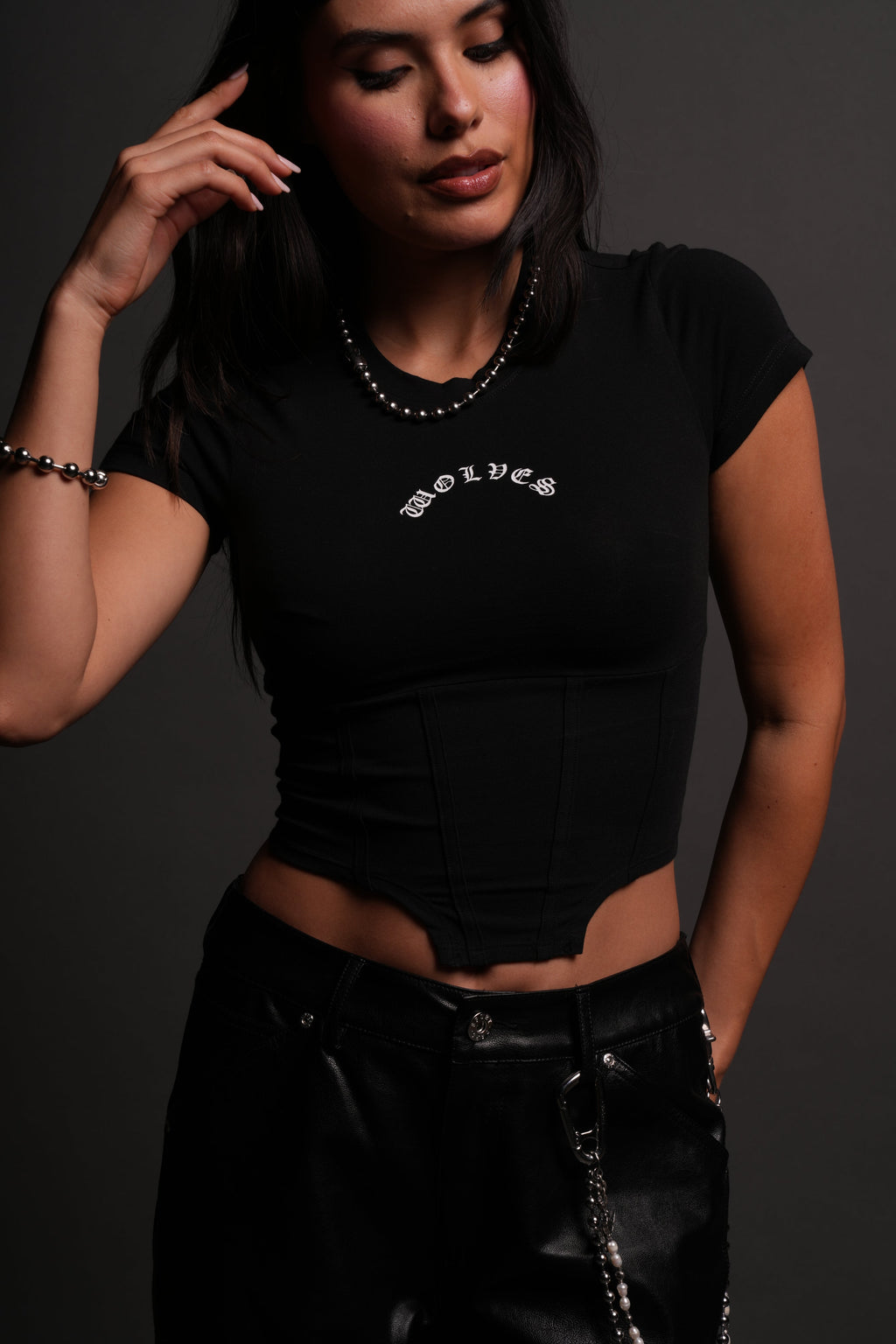 Chopper Wolf Salem Corset Tee in Black — imagem 7