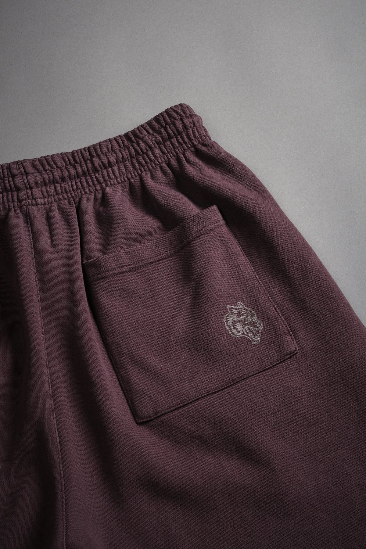 Darc Wandering Grunge Brock Sweat Shorts in Darc Garnet Drift Wash - imagem 8
