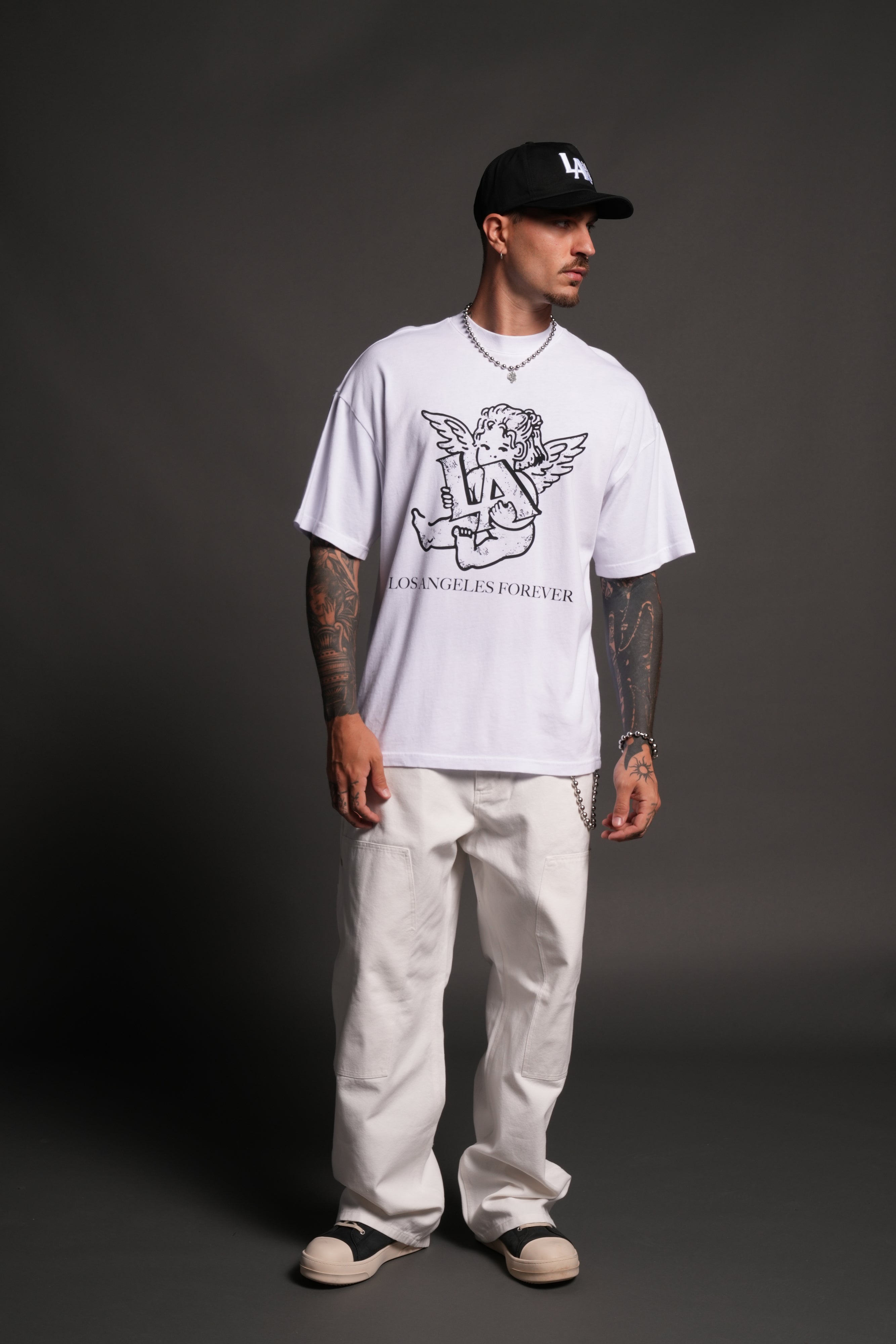 Los Cherub Premium Oversized Tee in White — imagem 5