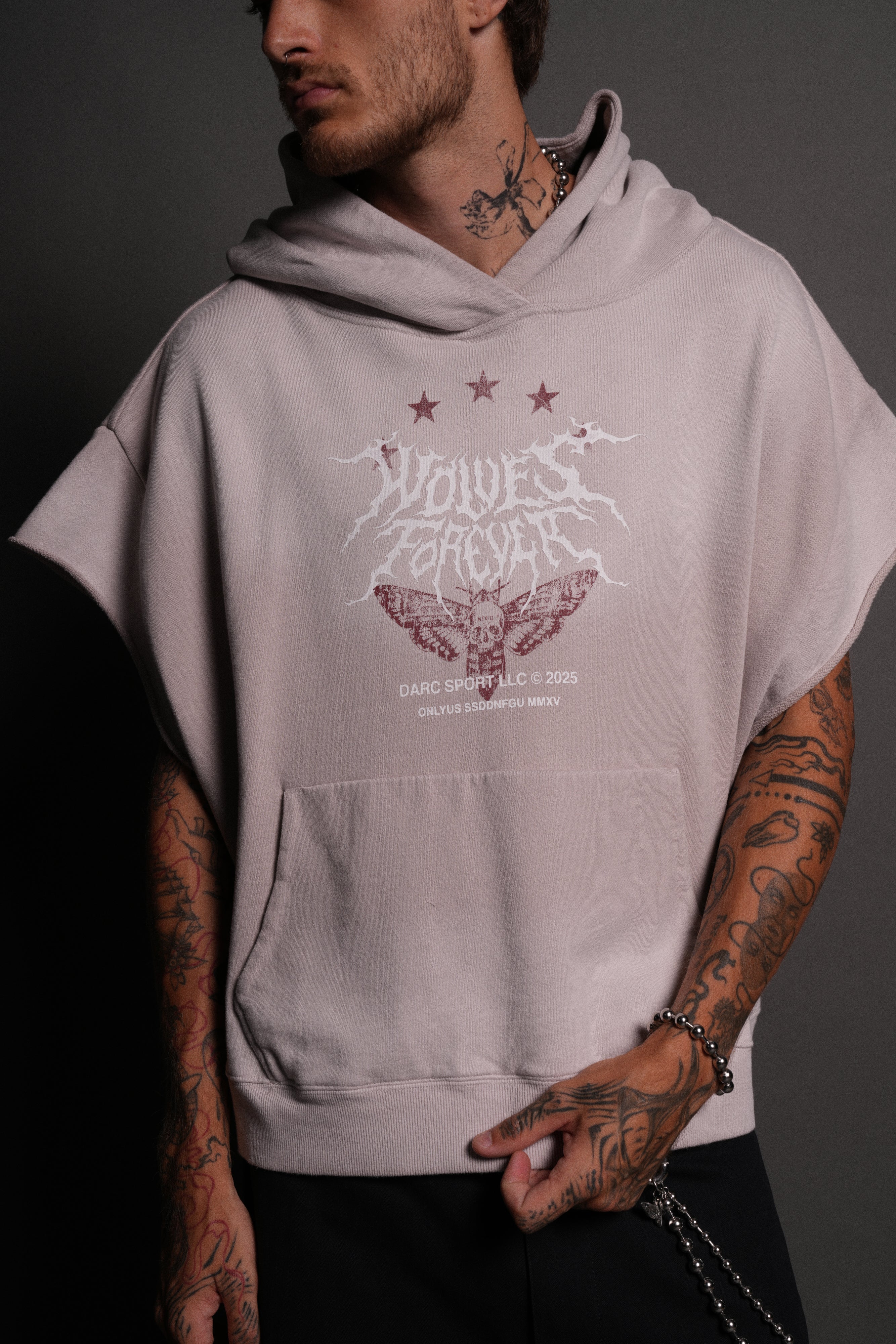 Iron Pack Grunge Gage Cap Sleeve Hoodie in Clay — imagem 8