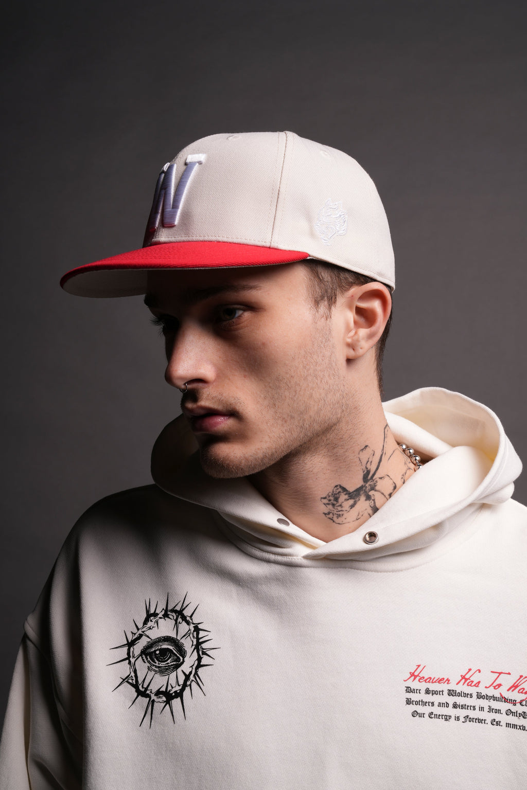 All Seeing W Fitted Hat in Cream/Roman Red — imagem 7