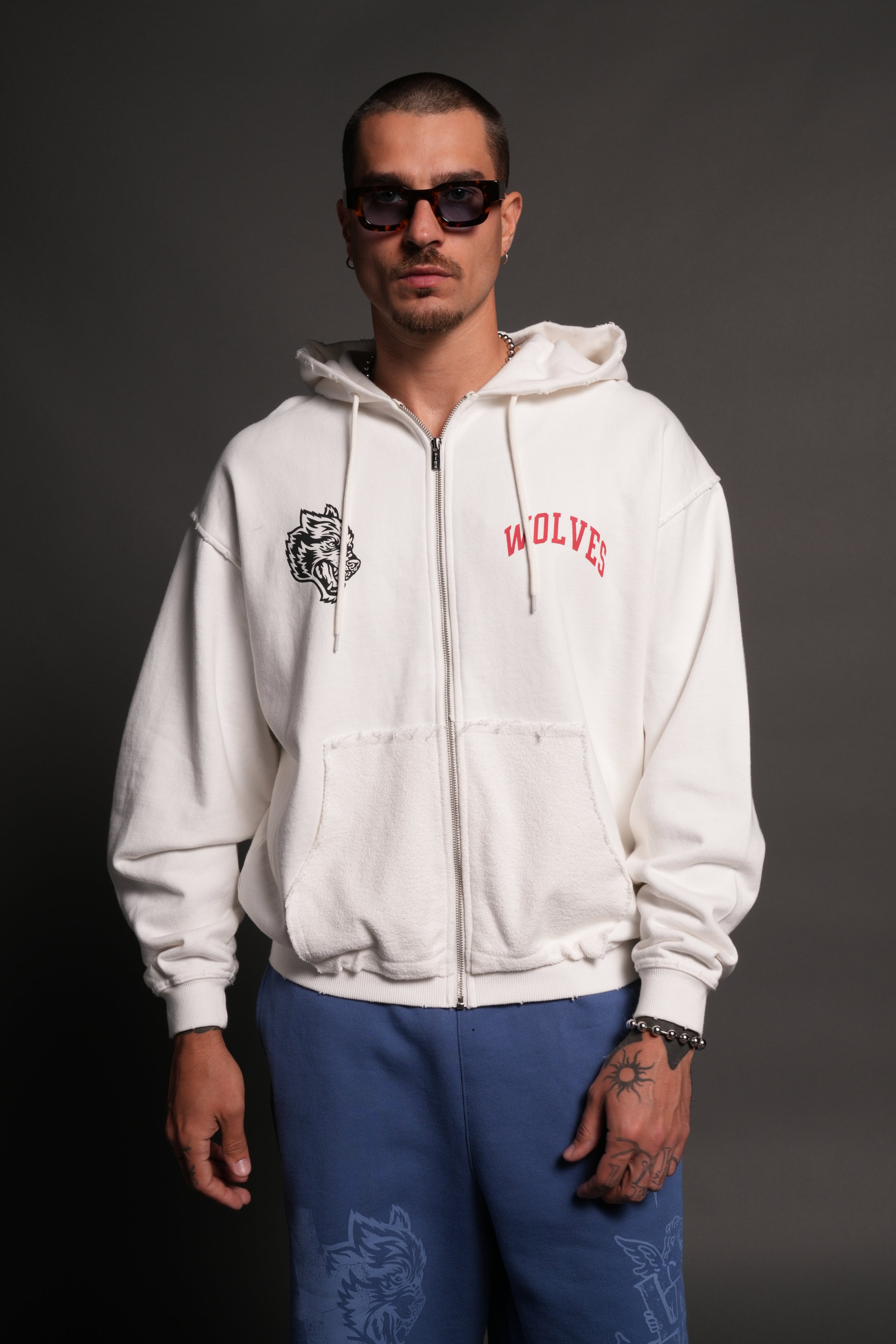 La Ca Frvr Grunge Moatis Zip Hoodie in Cream — imagem 2