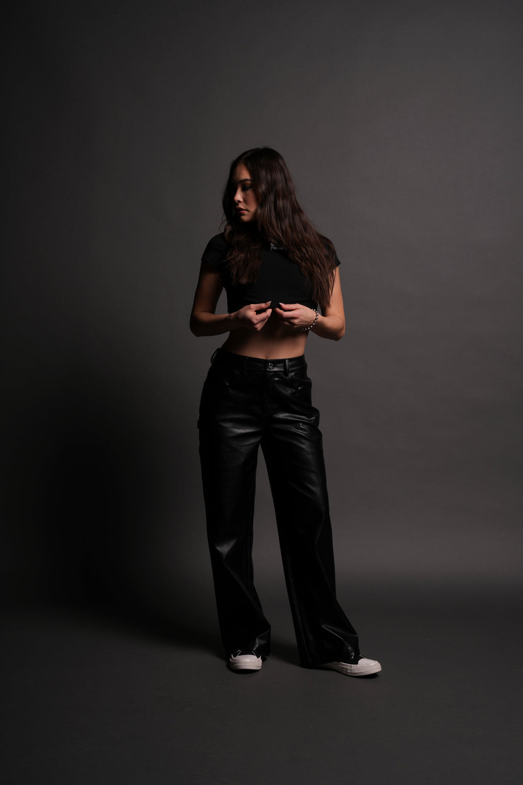 Darc Letter "Kara" Tee in Black — imagem 5