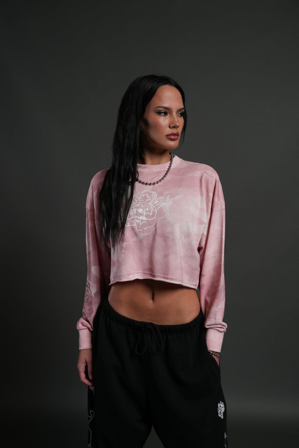 Cherub and the Skull "Premium" Oversized Cropped L/S Tee in Blush Vintage Woodland Camo — imagem 1