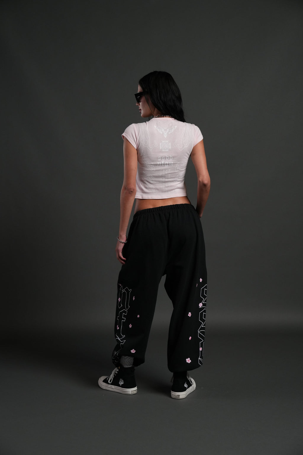 Moth Flames V2 "Baby" Tee in Blush Pink — imagem 4