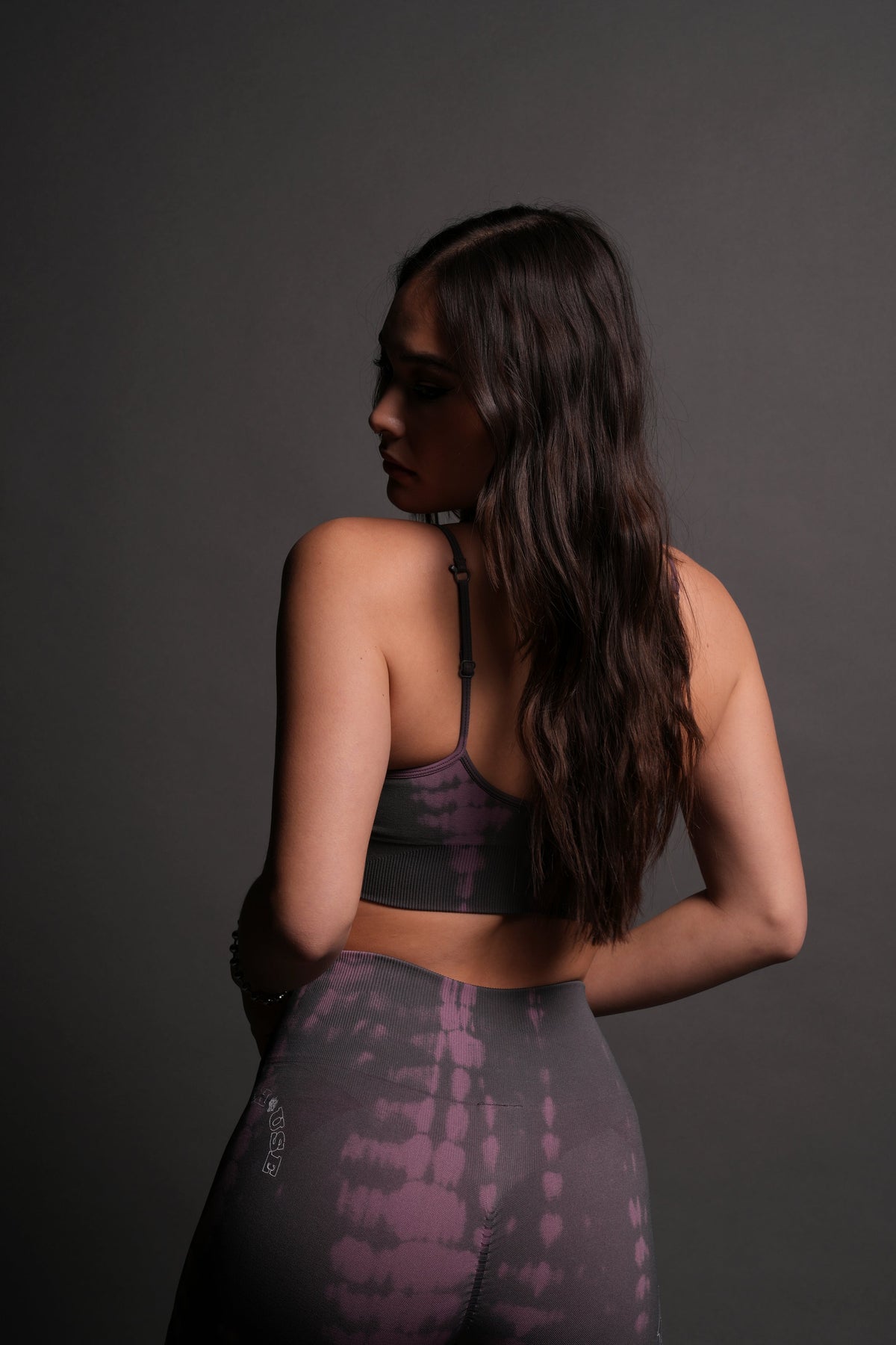 Single Wolf "Everson Seamless" Sports Bra in Cipher Purple Serpent - imagem 2