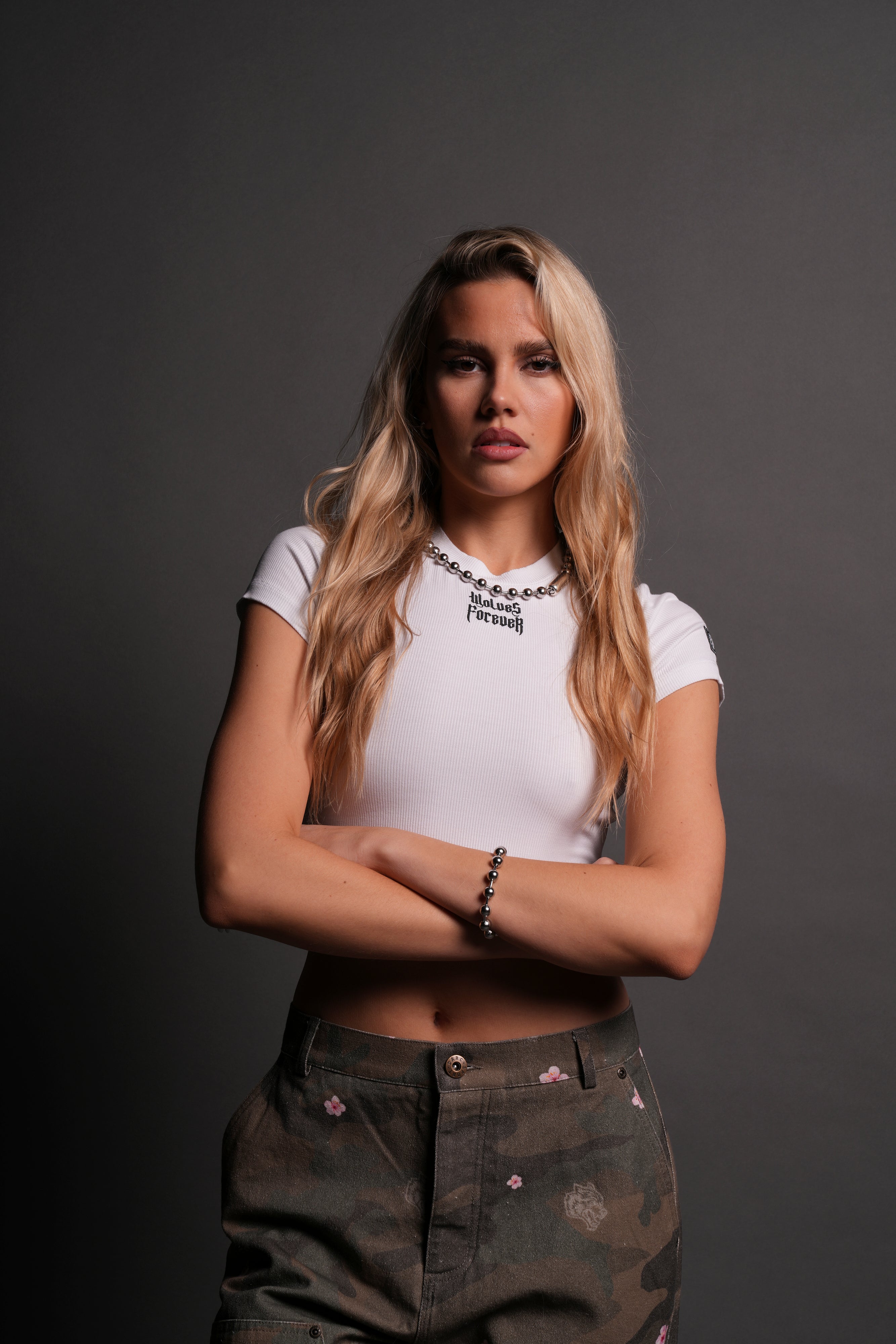 Darc Letter "Kara" Tee in White — imagem 1