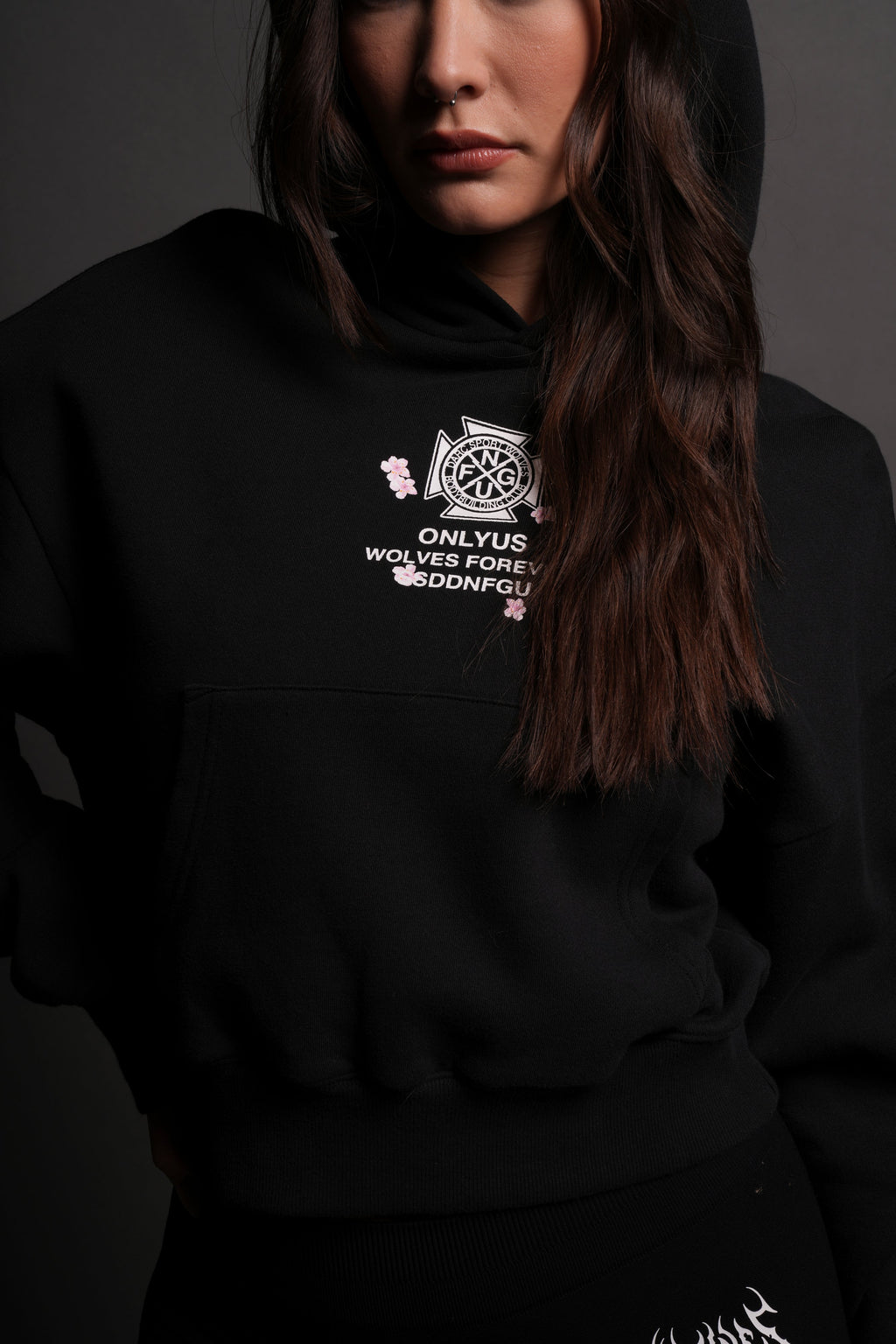 Our Fire V2 "Owen" (Cropped) Hoodie in Black — imagem 7
