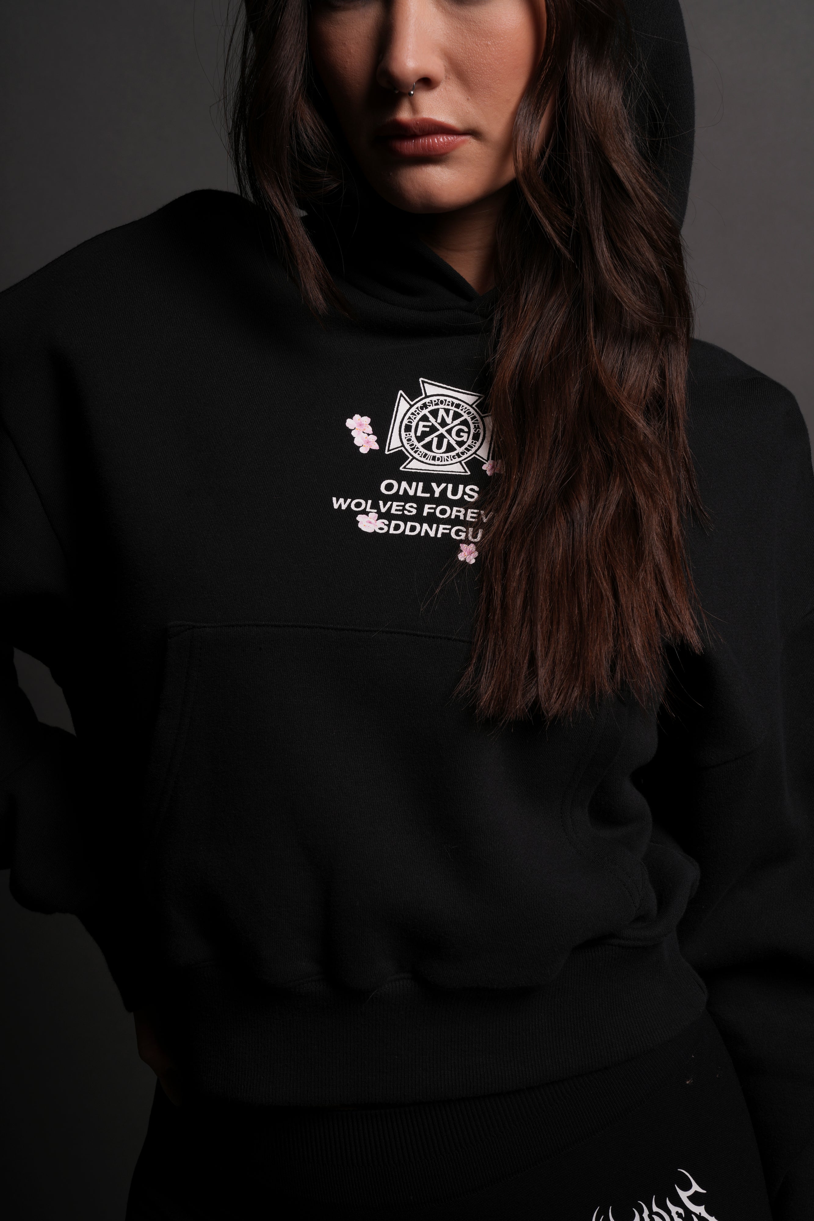 Our Fire V2 "Owen" (Cropped) Hoodie in Black — imagem 7