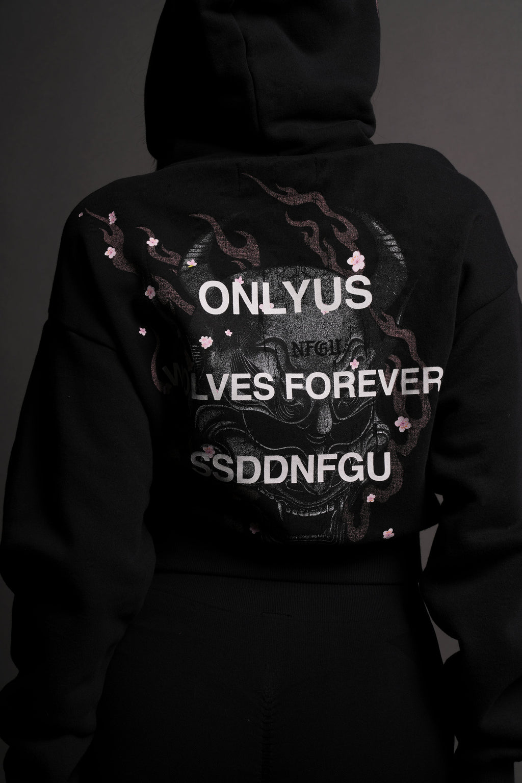 Our Fire V2 "Owen" (Cropped) Hoodie in Black — imagem 9