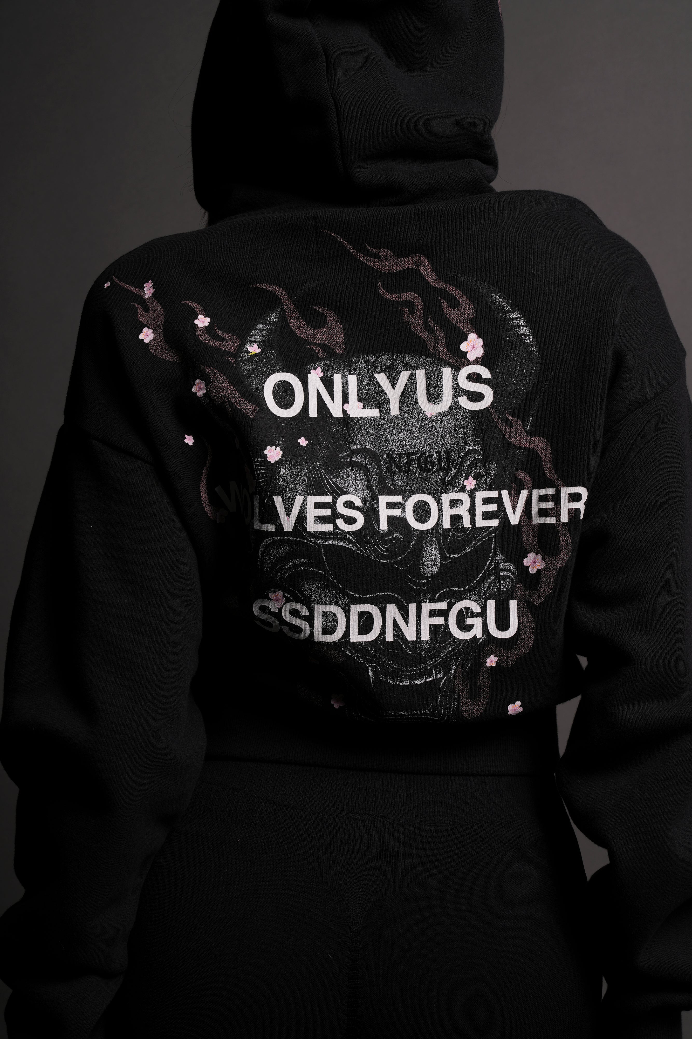 Our Fire V2 "Owen" (Cropped) Hoodie in Black — imagem 9