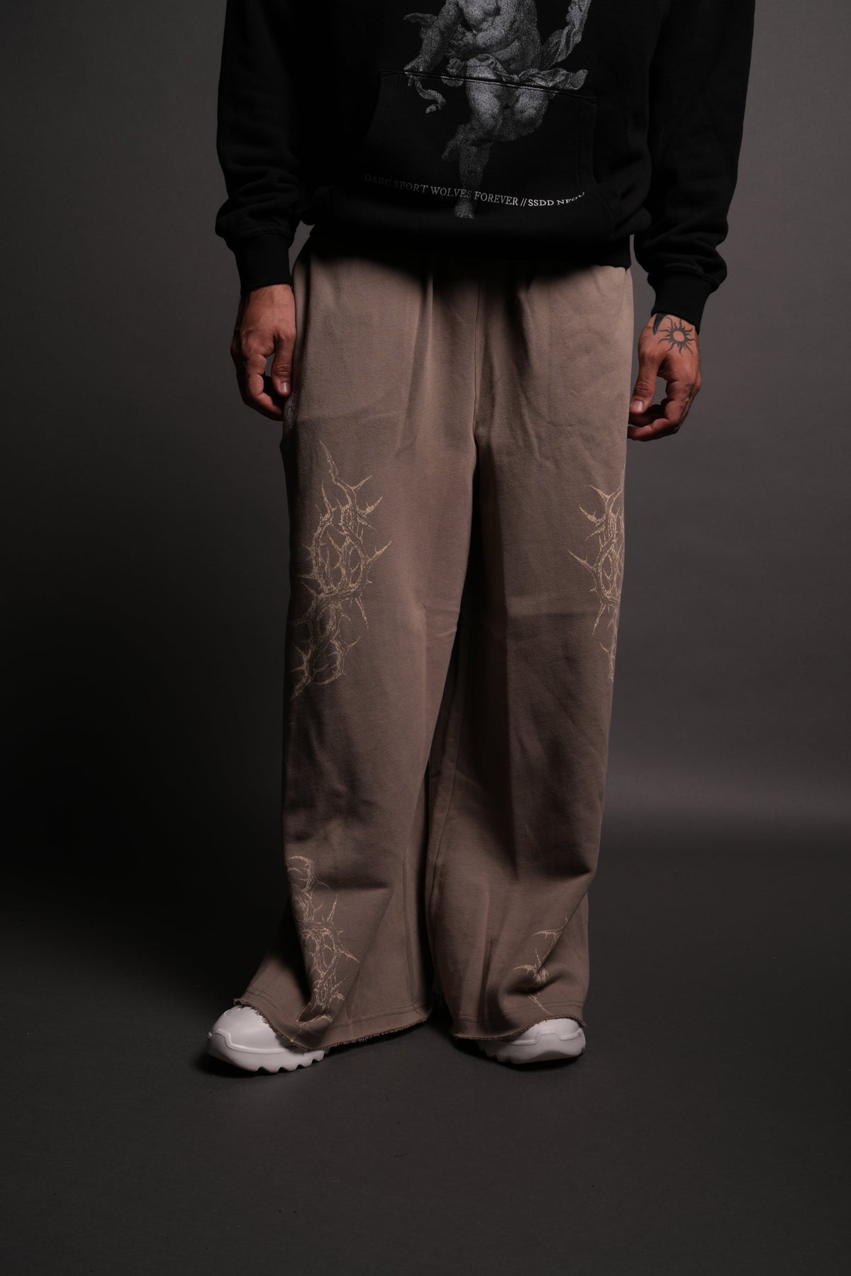 Thorns Oversized Omen Sweat Pants in Taupe - imagem 2
