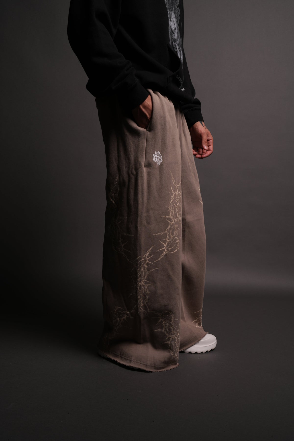 Thorns Oversized Omen Sweat Pants in Taupe - imagem 5