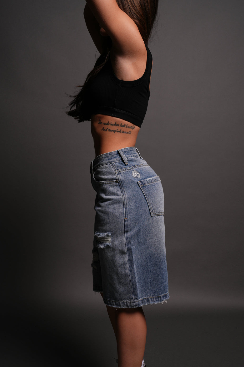 Wolf Chopper Seline Denim Shorts in Light Wash — imagem 6