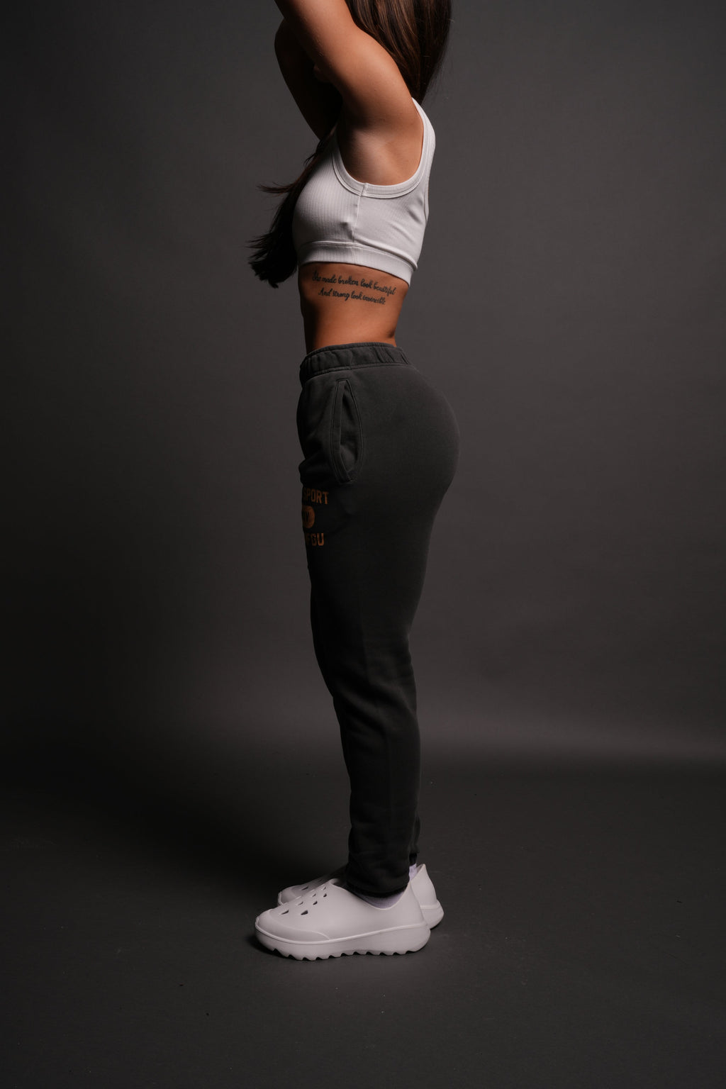 Wolves Forever She Post Lounge Sweats in Wolf Gray — imagem 2