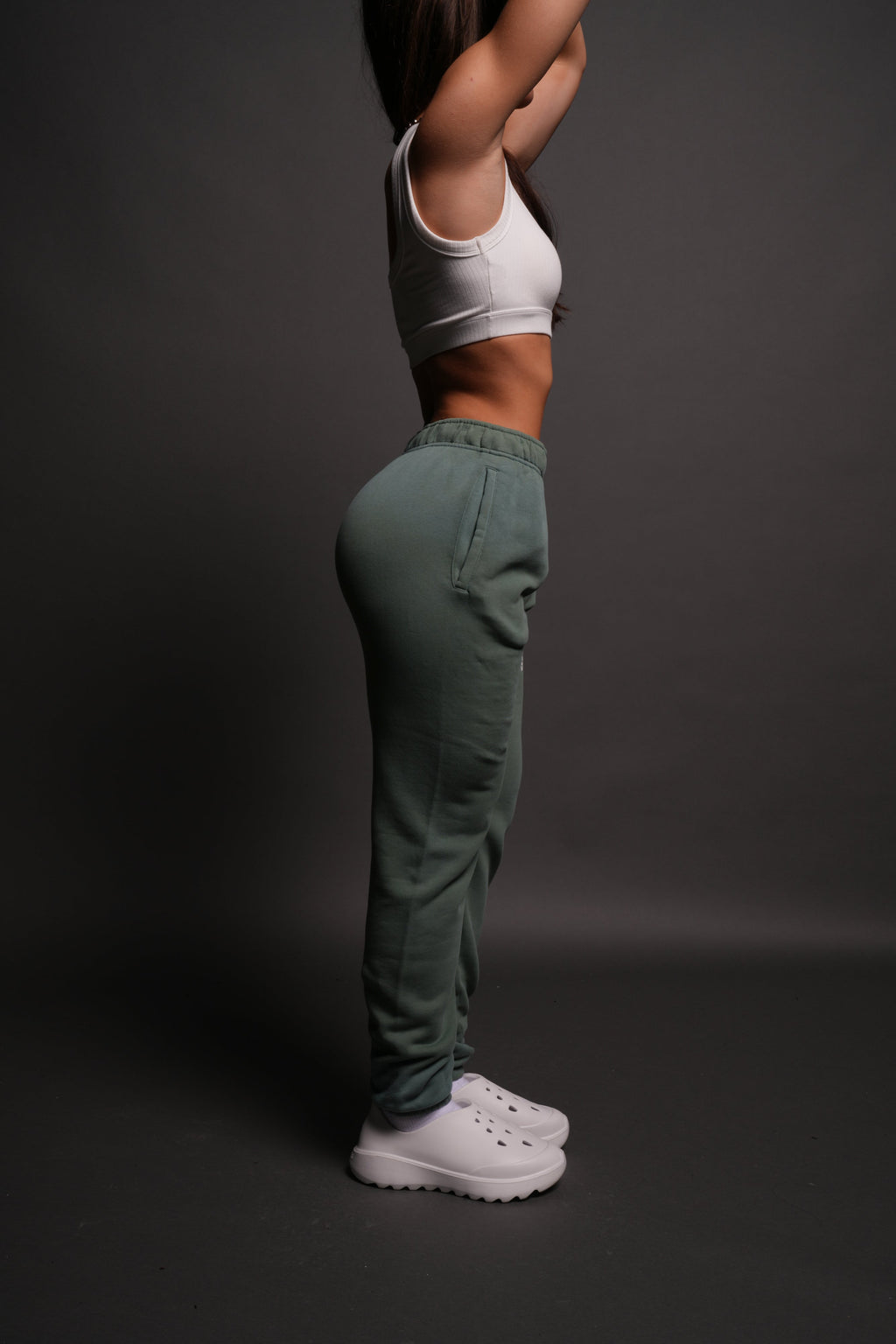 Wolves Forever She Post Lounge Sweats in Hunter Green Driftwash — imagem 6