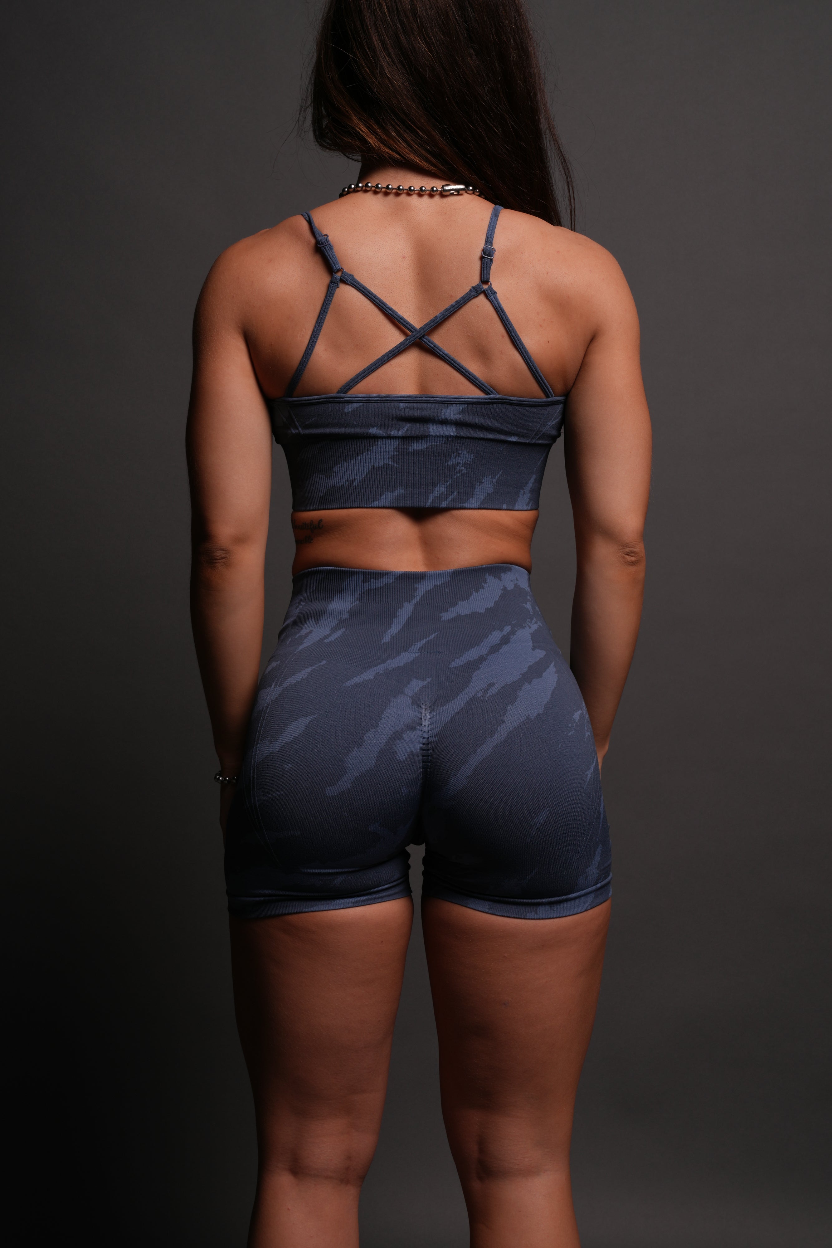 Dual Wolf Everson Seamless "Huxley" Shorts in Ocean Blue Native Camo — imagem 6