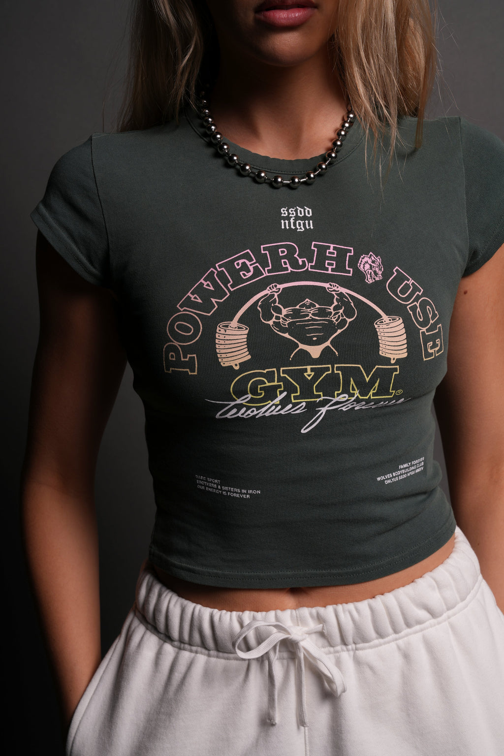 Wolves House "Baby" Tee in Norse Green — imagem 7