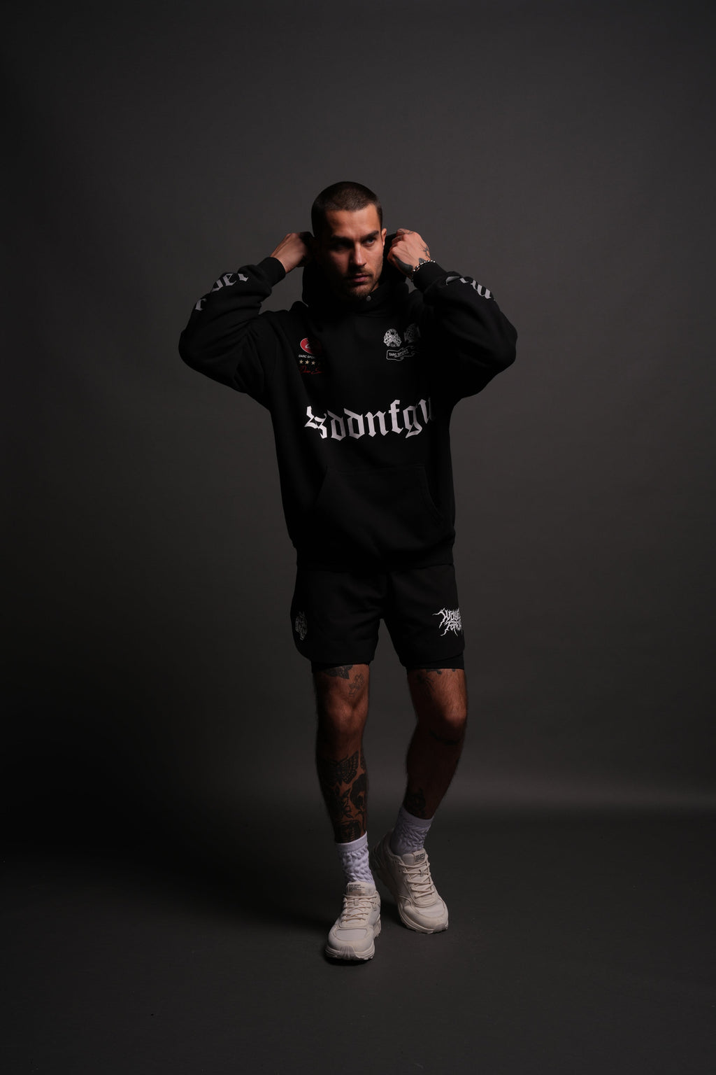 Us Forever "Pierce" Hoodie in Black — imagem 4