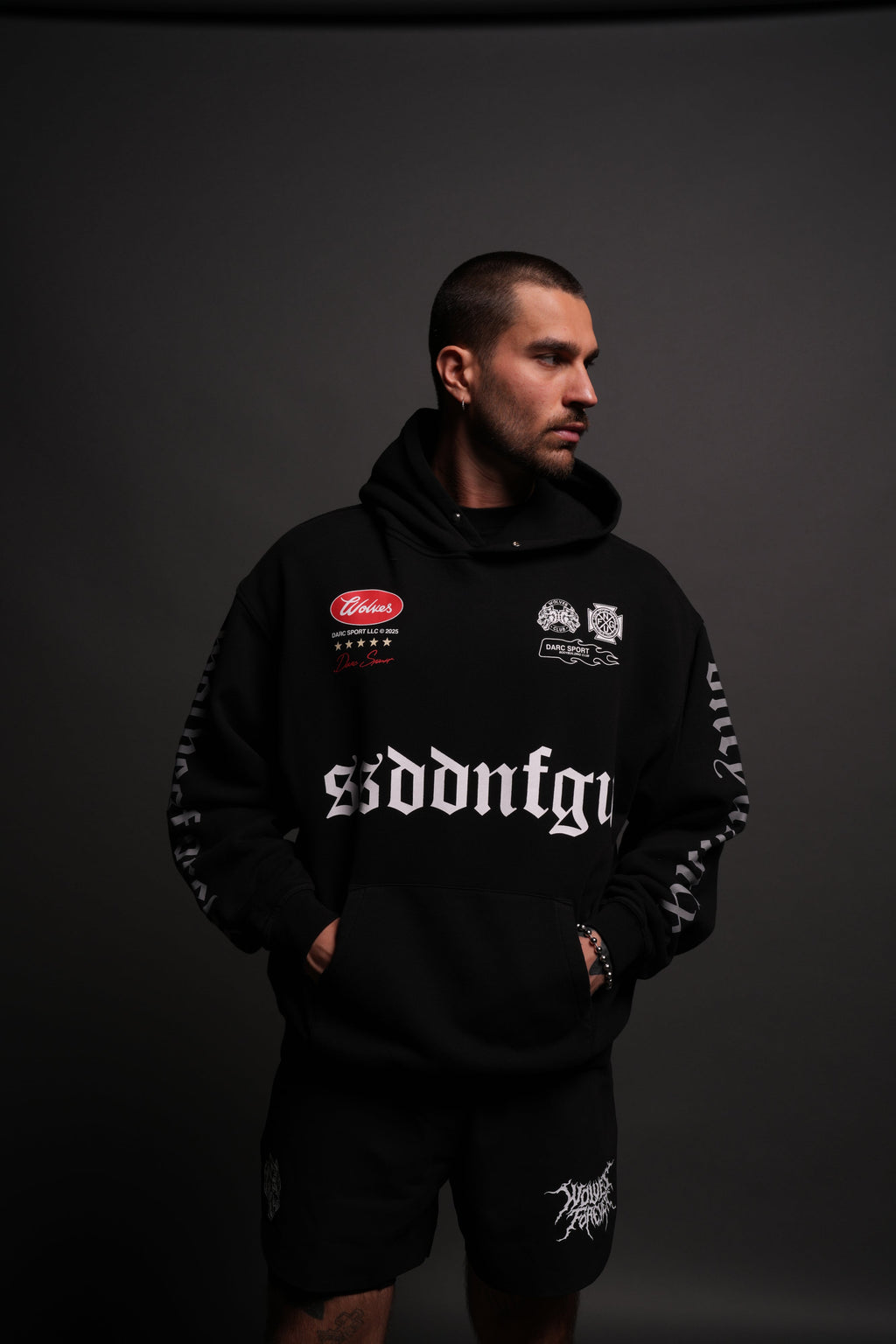 Us Forever "Pierce" Hoodie in Black — imagem 2