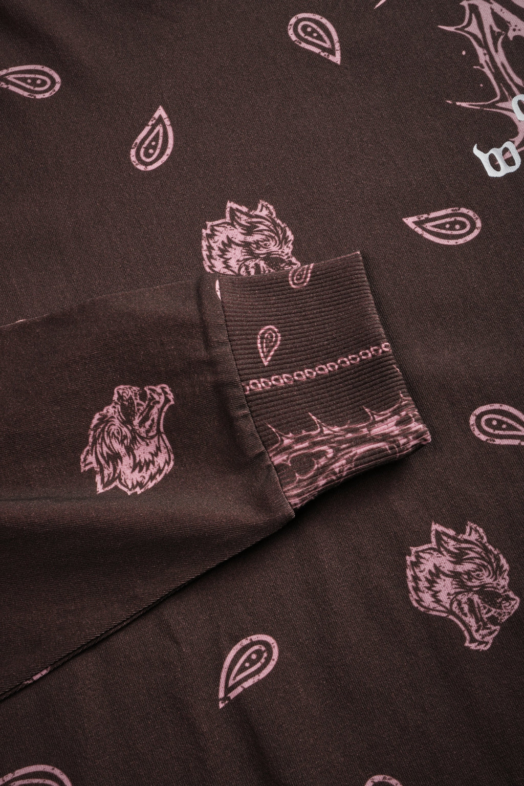 Wolves Pyramid Grunge "Box Cut" L/S Tee in Desert Dust Thorn Paisley — imagem 10