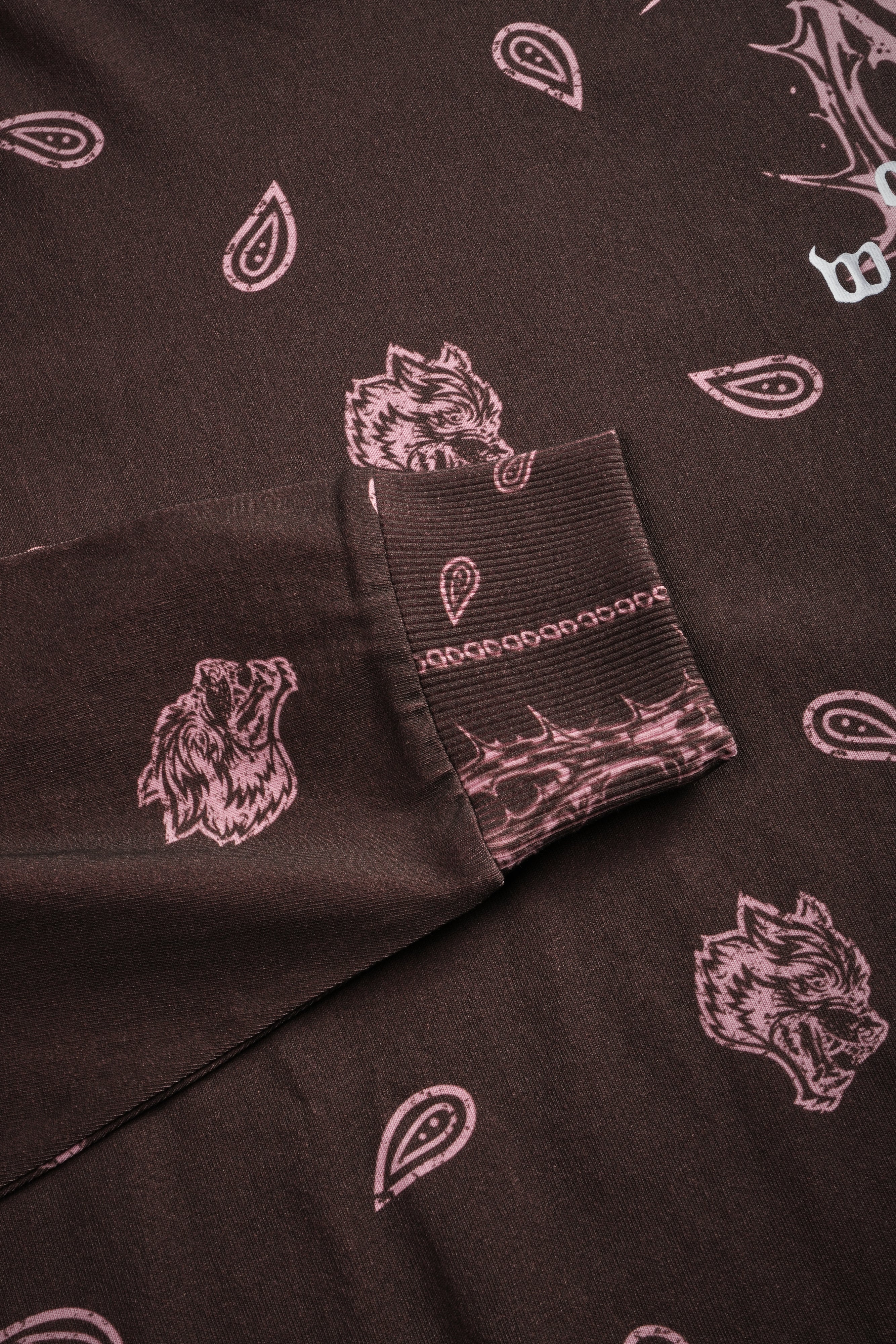 Wolves Pyramid Grunge "Box Cut" L/S Tee in Desert Dust Thorn Paisley — imagem 10