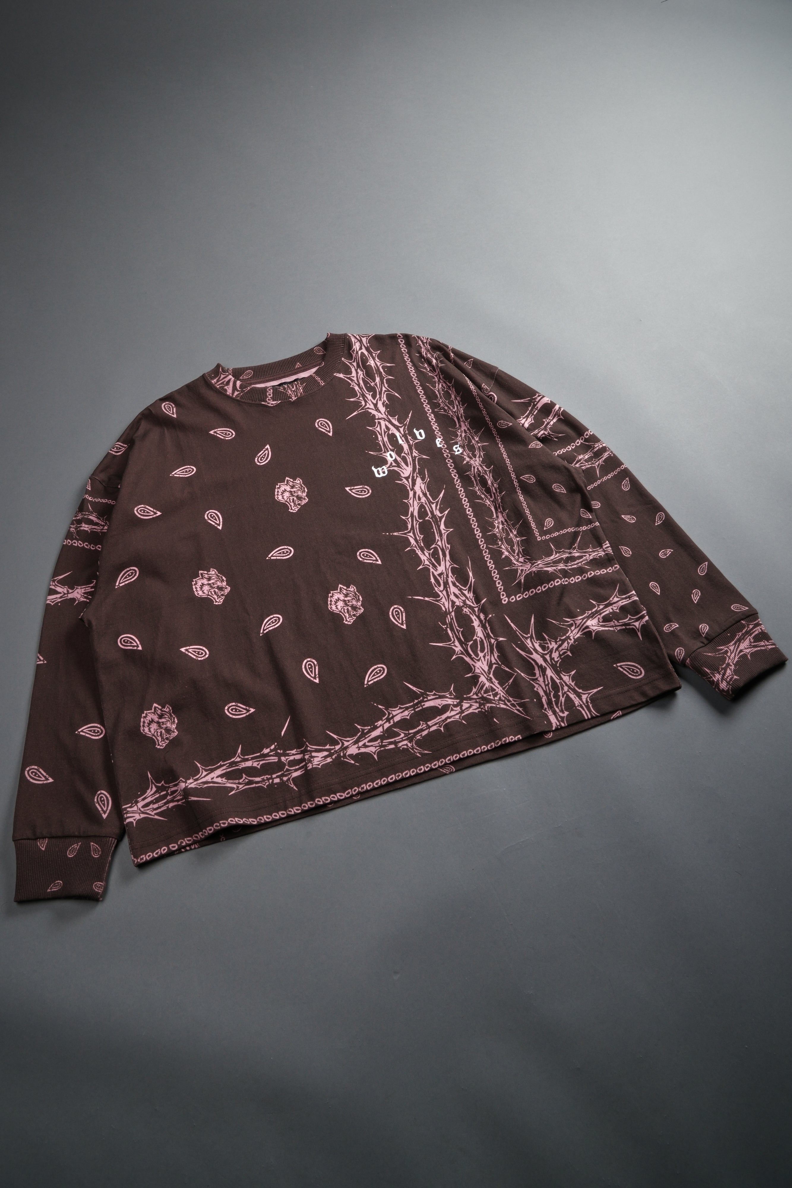 Wolves Pyramid Grunge "Box Cut" L/S Tee in Desert Dust Thorn Paisley — imagem 11