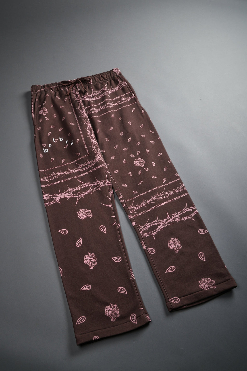 Wolves Pyramid Bigelow Sweat Pants in Desert Dust Thorn Paisley — imagem 6