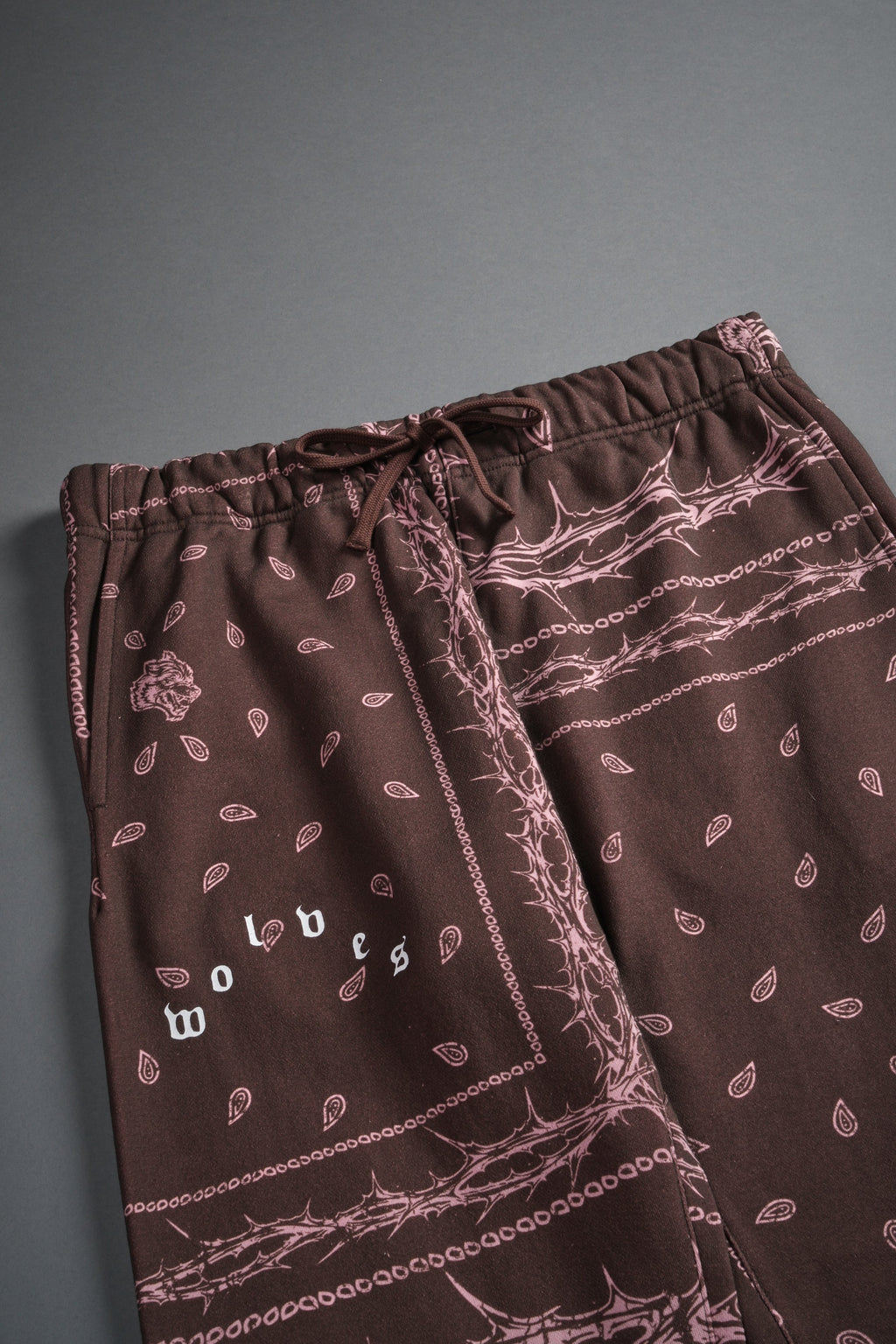 Wolves Pyramid Bigelow Sweat Pants in Desert Dust Thorn Paisley — imagem 7