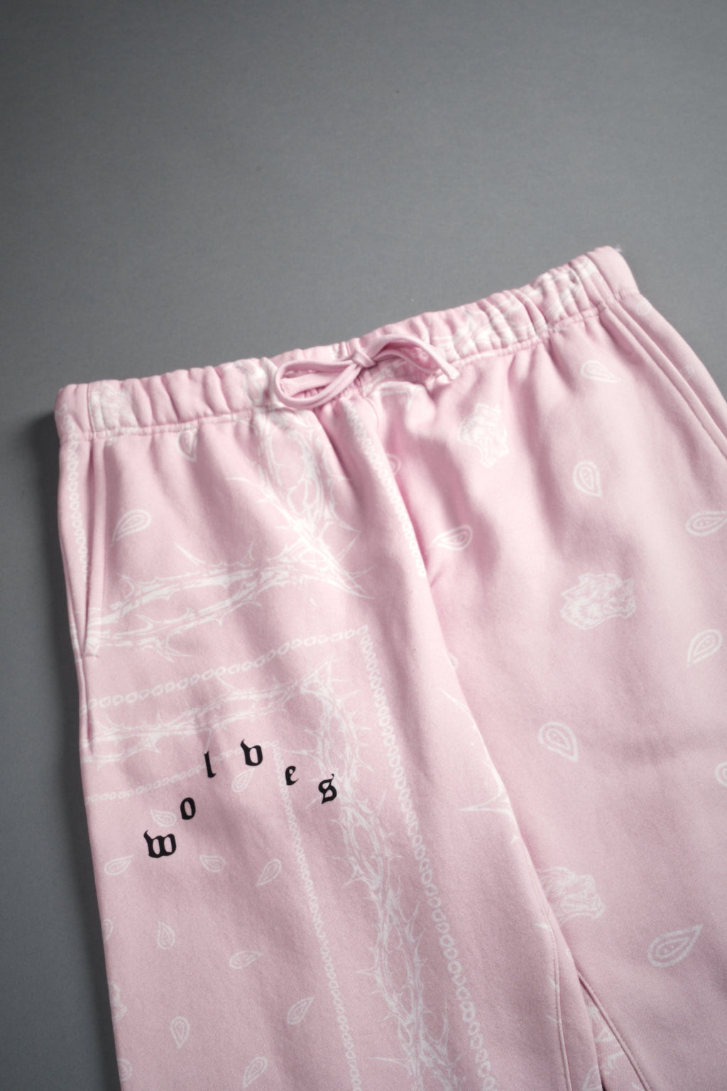 Wolves Pyramid Bigelow Sweat Pants in Blush Pink Thorn Paisley — imagem 6