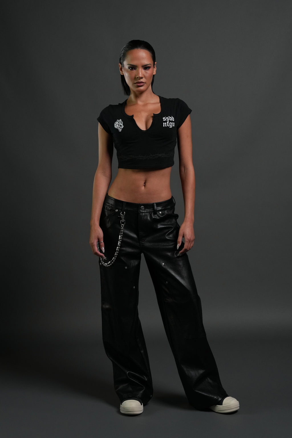 SSDDNFGU Thorns "Josie" Crop Baby Tee in Black — imagem 3