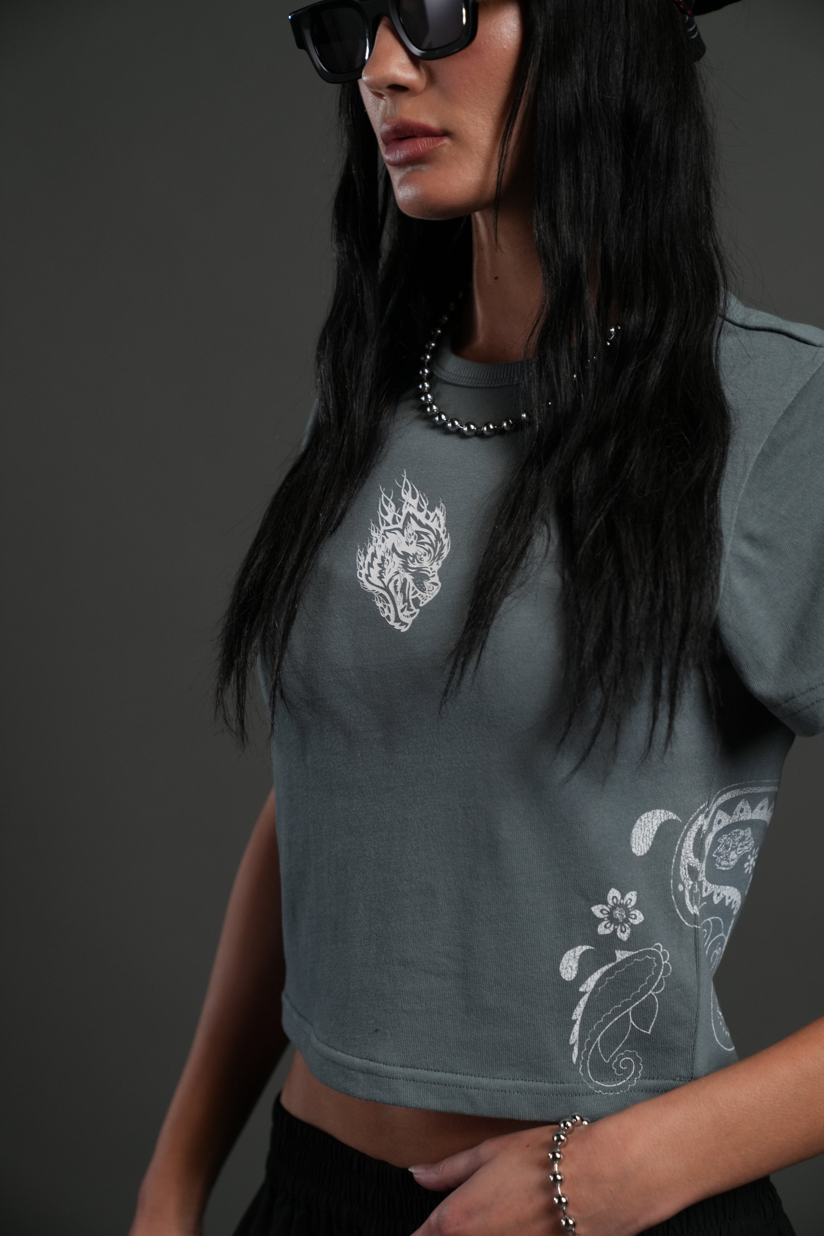 Faded Paisley "Timeless" Tee in Greek Stone — imagem 3