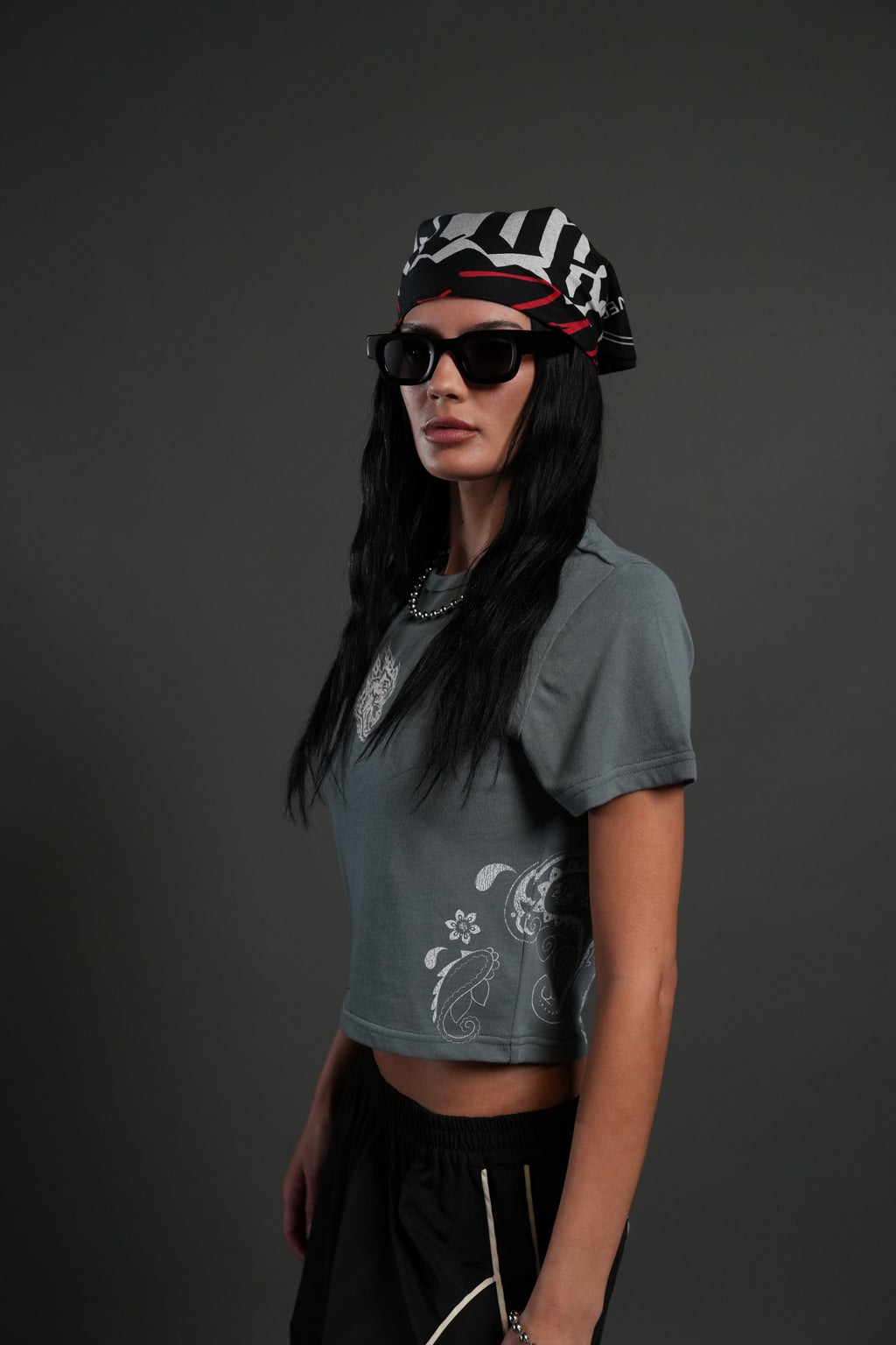 Faded Paisley "Timeless" Tee in Greek Stone — imagem 2