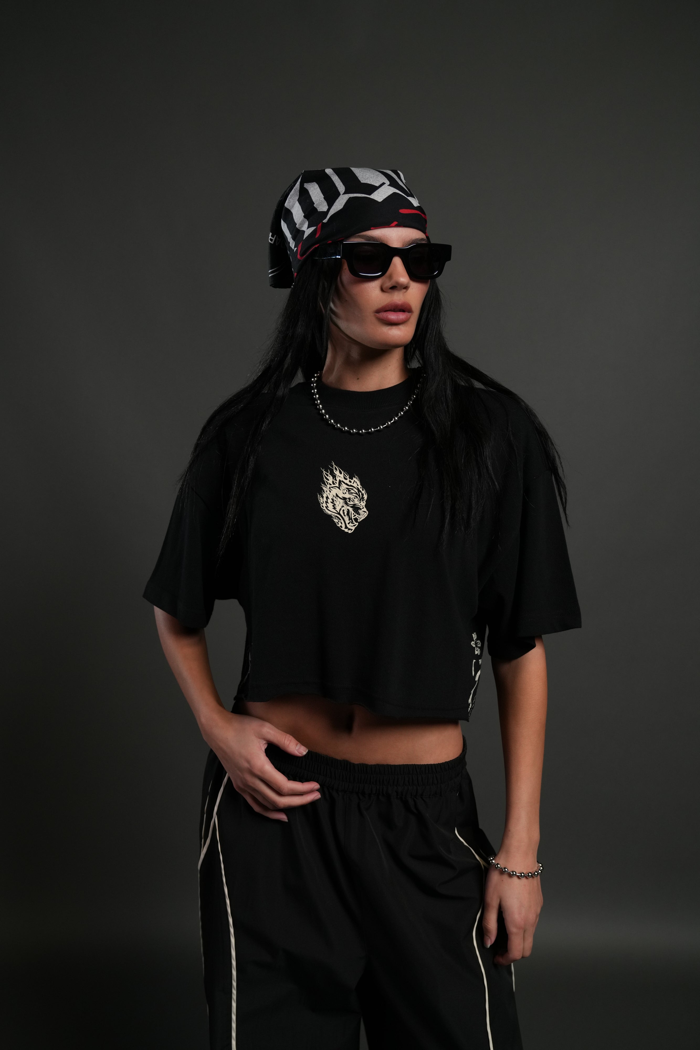 Faded Paisley Premium Oversized Cropped Tee in Black — imagem 1