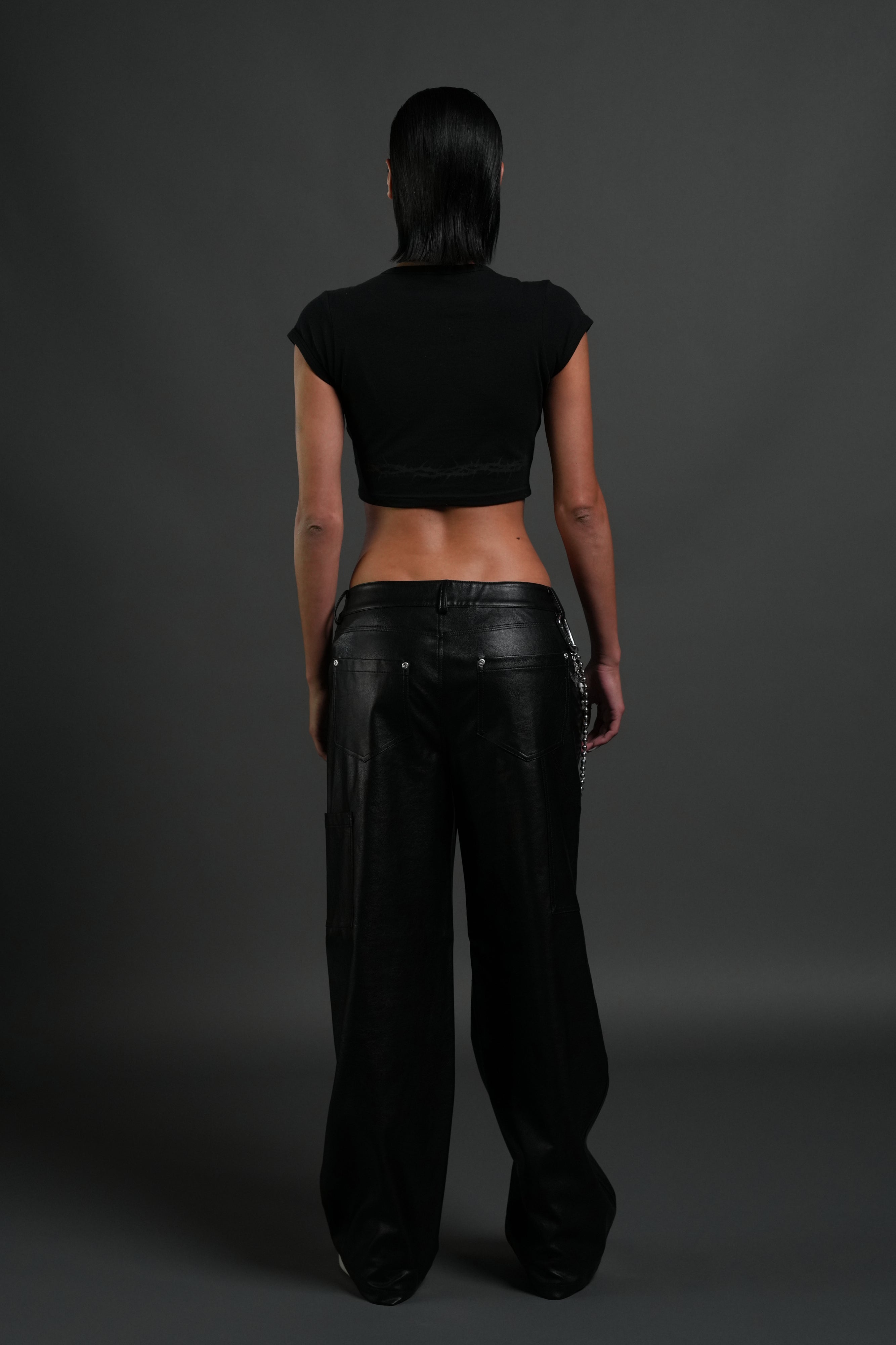 SSDDNFGU Thorns "Josie" Crop Baby Tee in Black — imagem 4