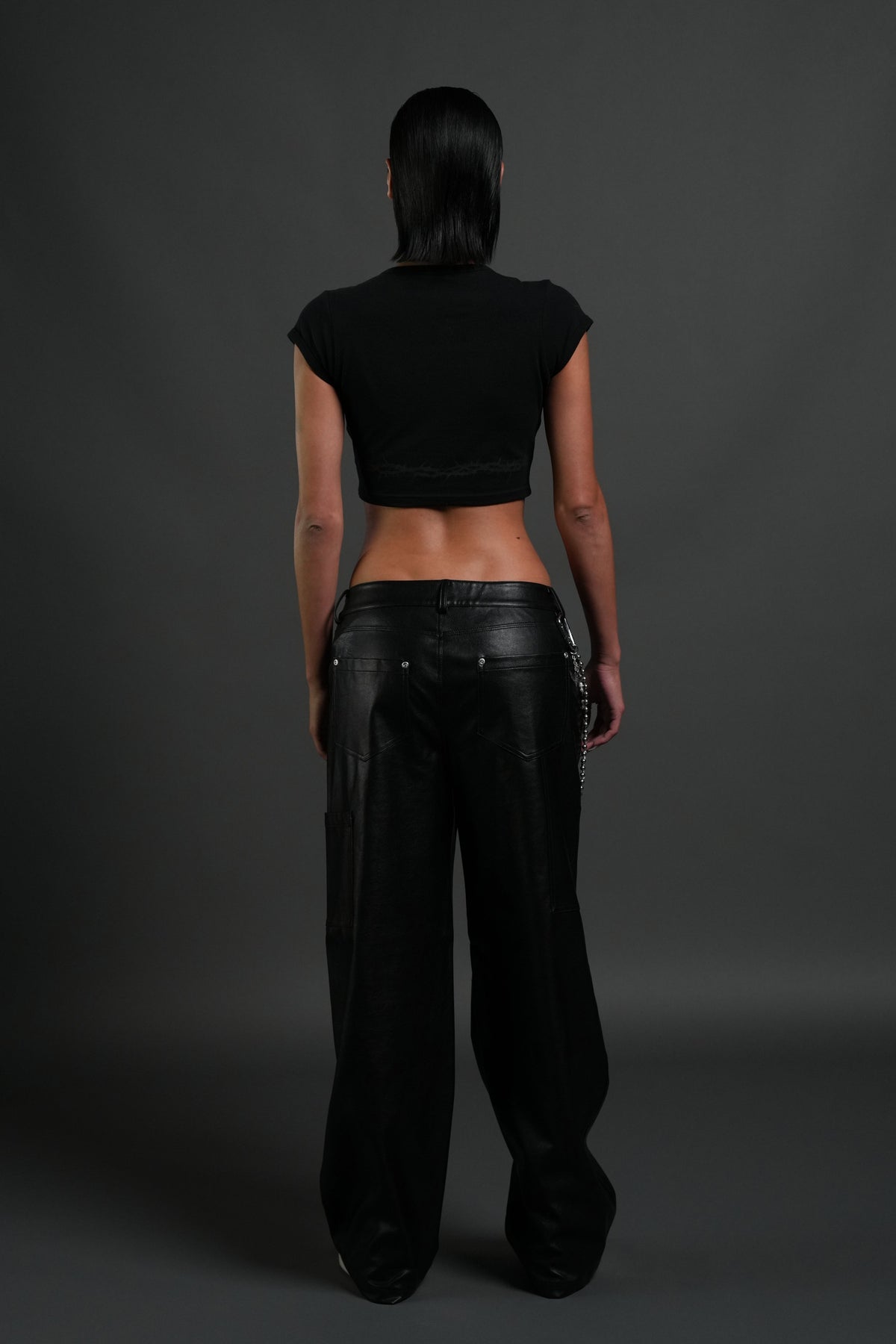 SSDDNFGU Thorns "Josie" Crop Baby Tee in Black - imagem 4