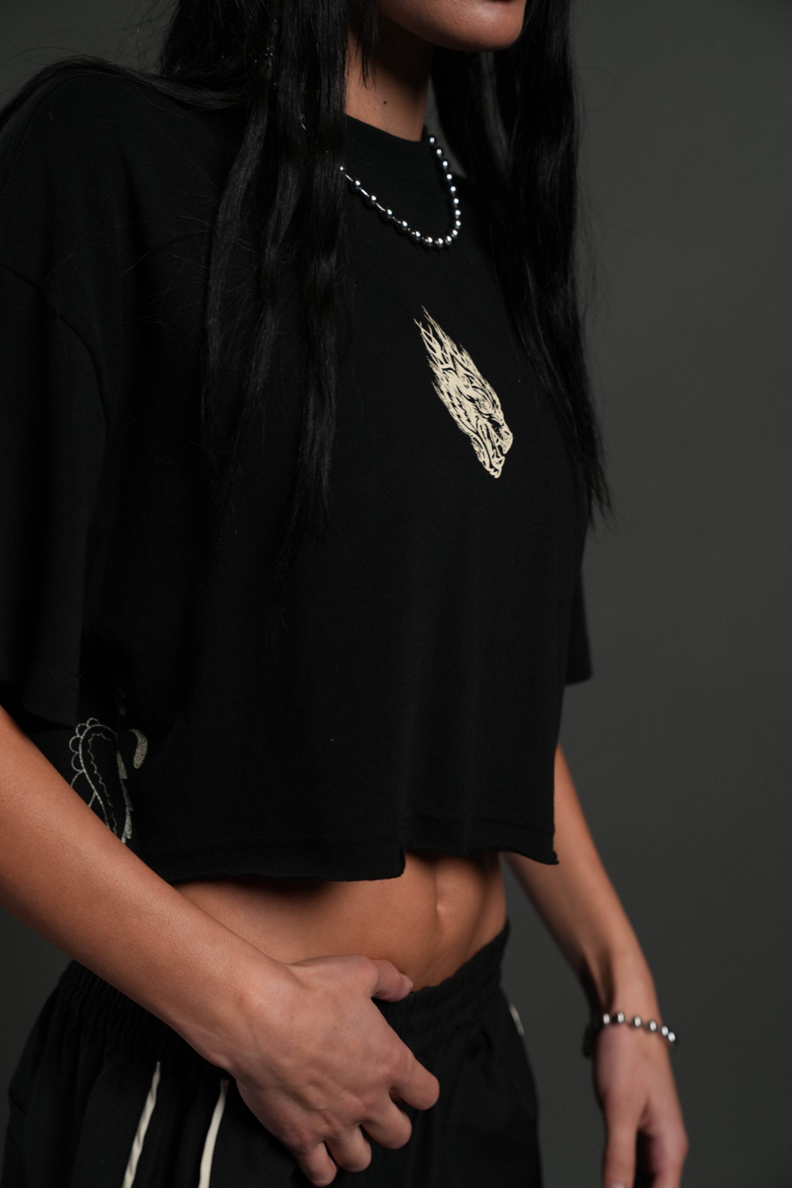 Faded Paisley Premium Oversized Cropped Tee in Black — imagem 3