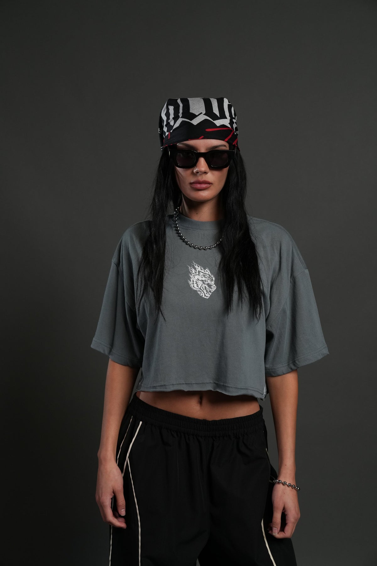 Faded Paisley Premium Oversized Cropped Tee in Greek Stone - imagem 1