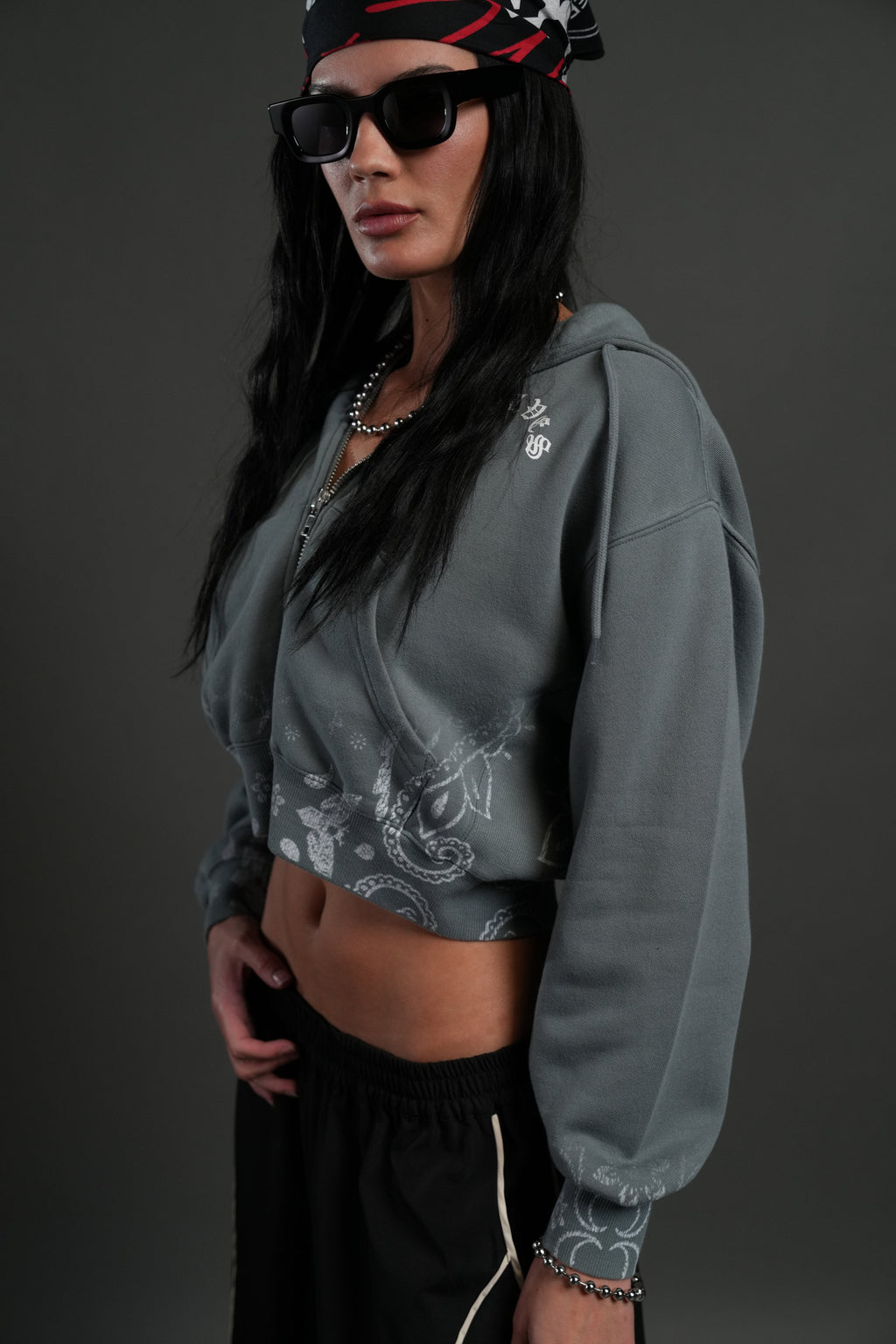 Faded Paisley "Sage" Cropped Zip Hoodie in Greek Stone — imagem 4