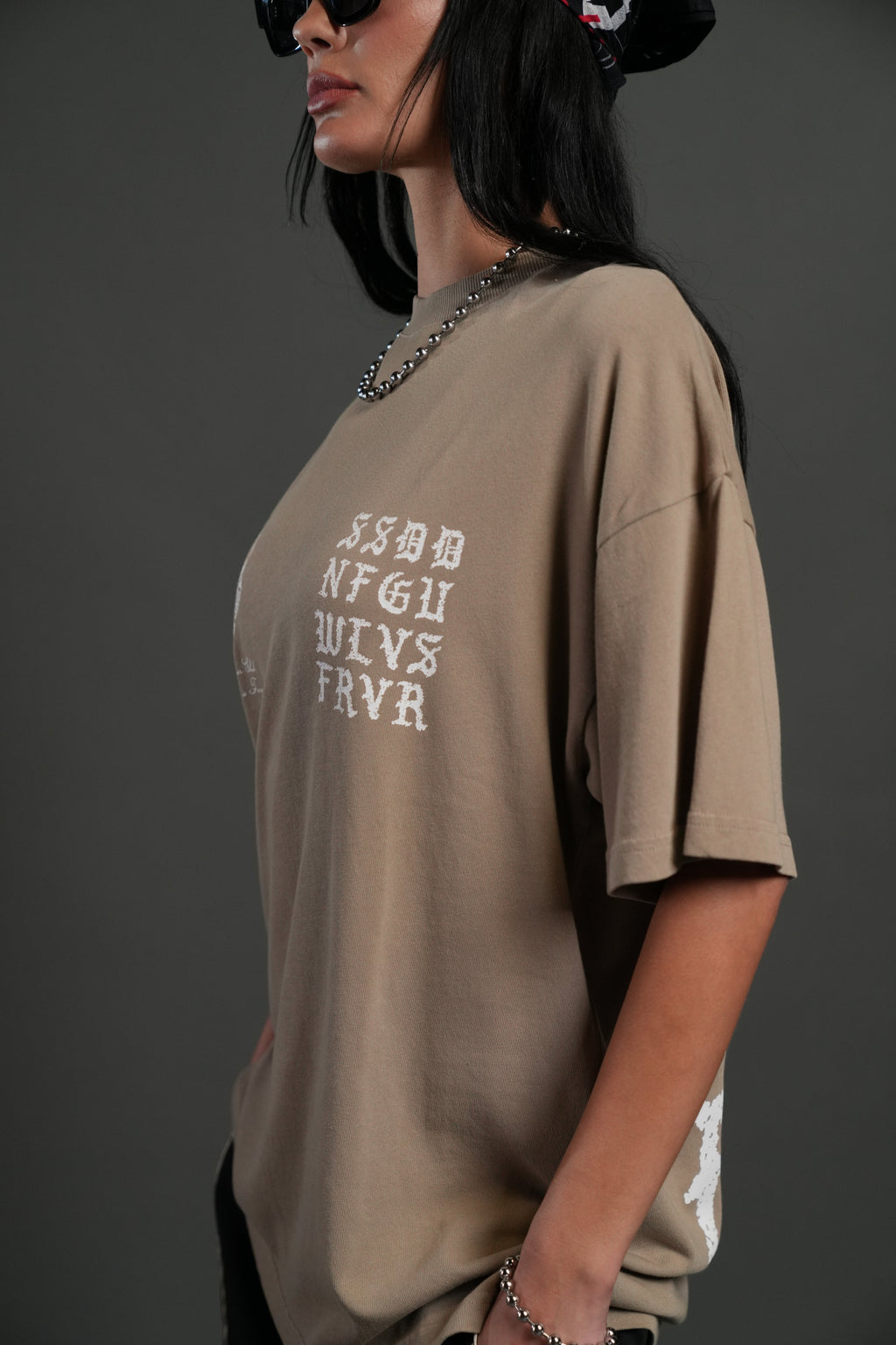 Stone Code "Pump Cover" Tee in Taupe — imagem 3
