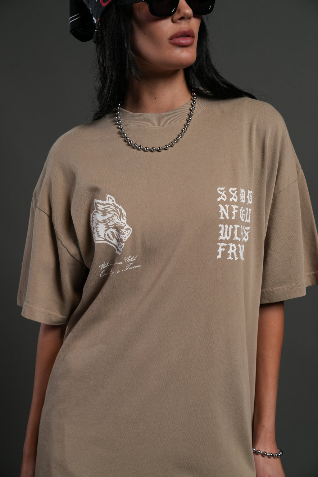 Stone Code "Pump Cover" Tee in Taupe — imagem 6