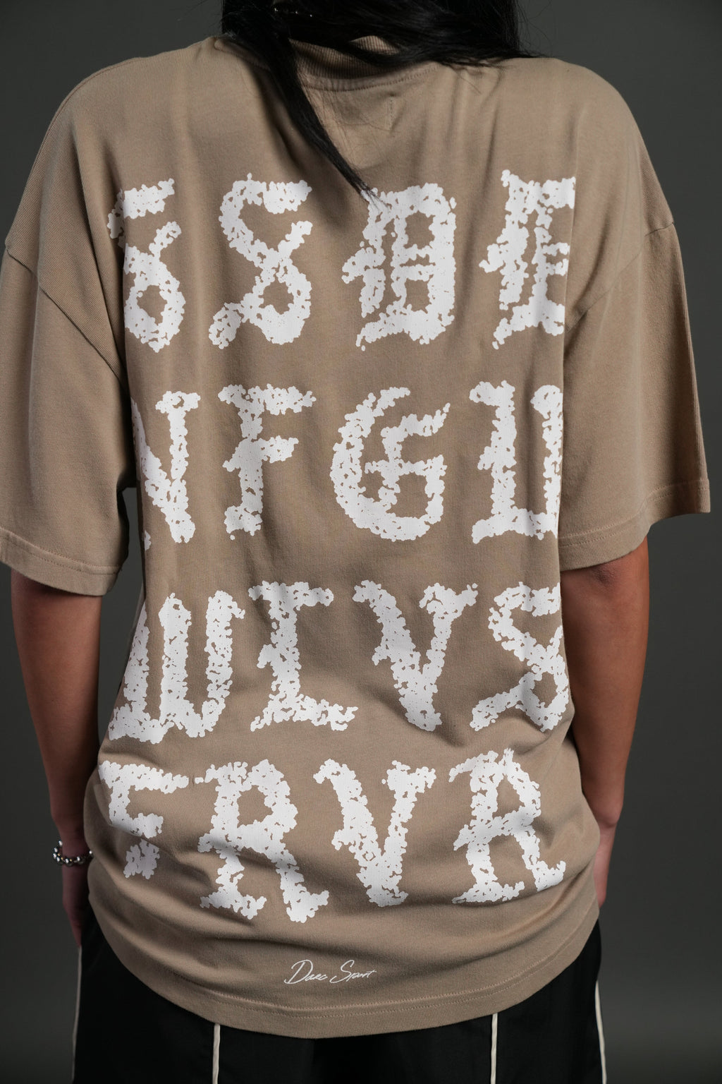 Stone Code "Pump Cover" Tee in Taupe — imagem 5