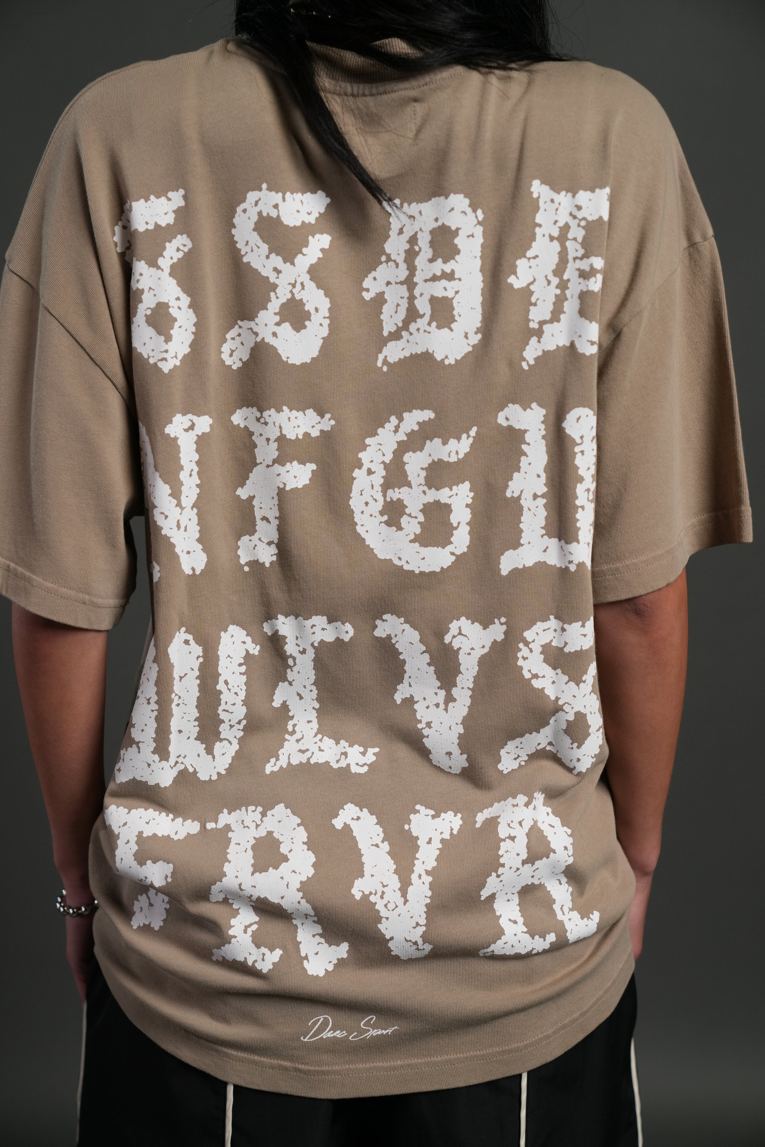 Stone Code "Pump Cover" Tee in Taupe — imagem 5