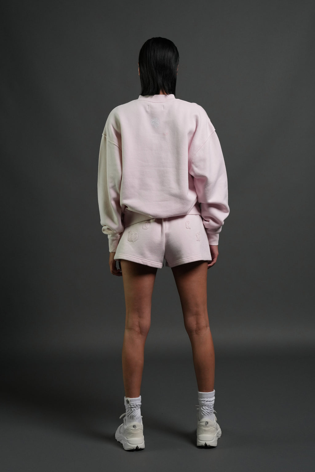Pyramid Wolves Applique London Crewneck in Blush Pink — imagem 4